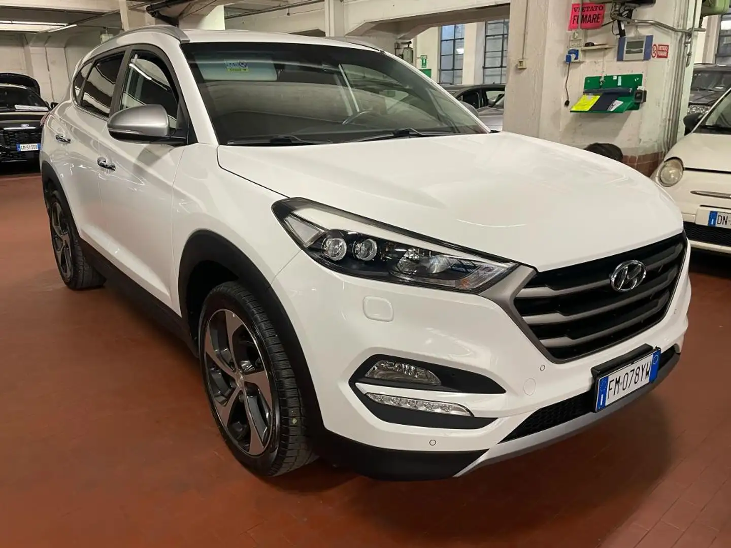 Hyundai TUCSON 1.7 crdi Sound 2wd 141cv dct Bianco - 1