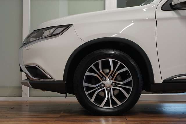 Mitsubishi Outlander 2.2 DI-D  SUV-Star+|4WD|NAVI|KAMERA|AHK