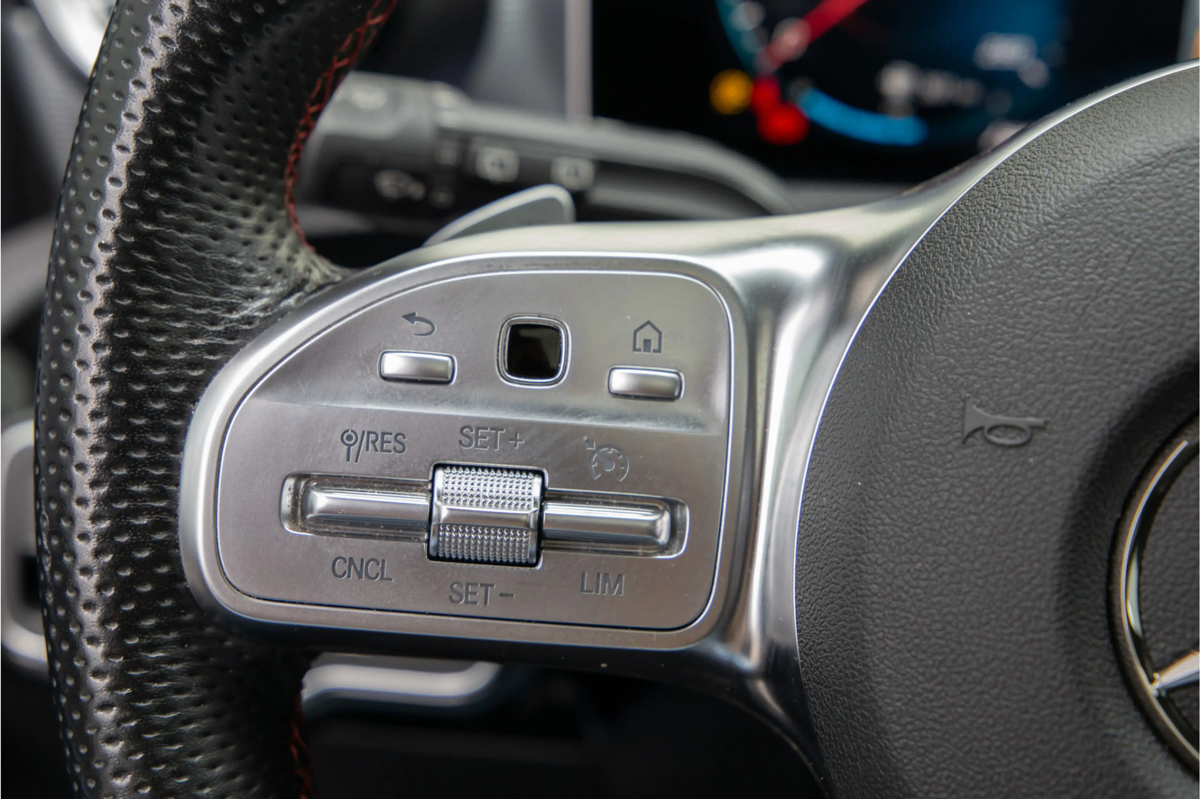 Mercedes-Benz A 200 AMG Premium, Pano, Widescreen, Sfeerverlichting, 1 — photo 35