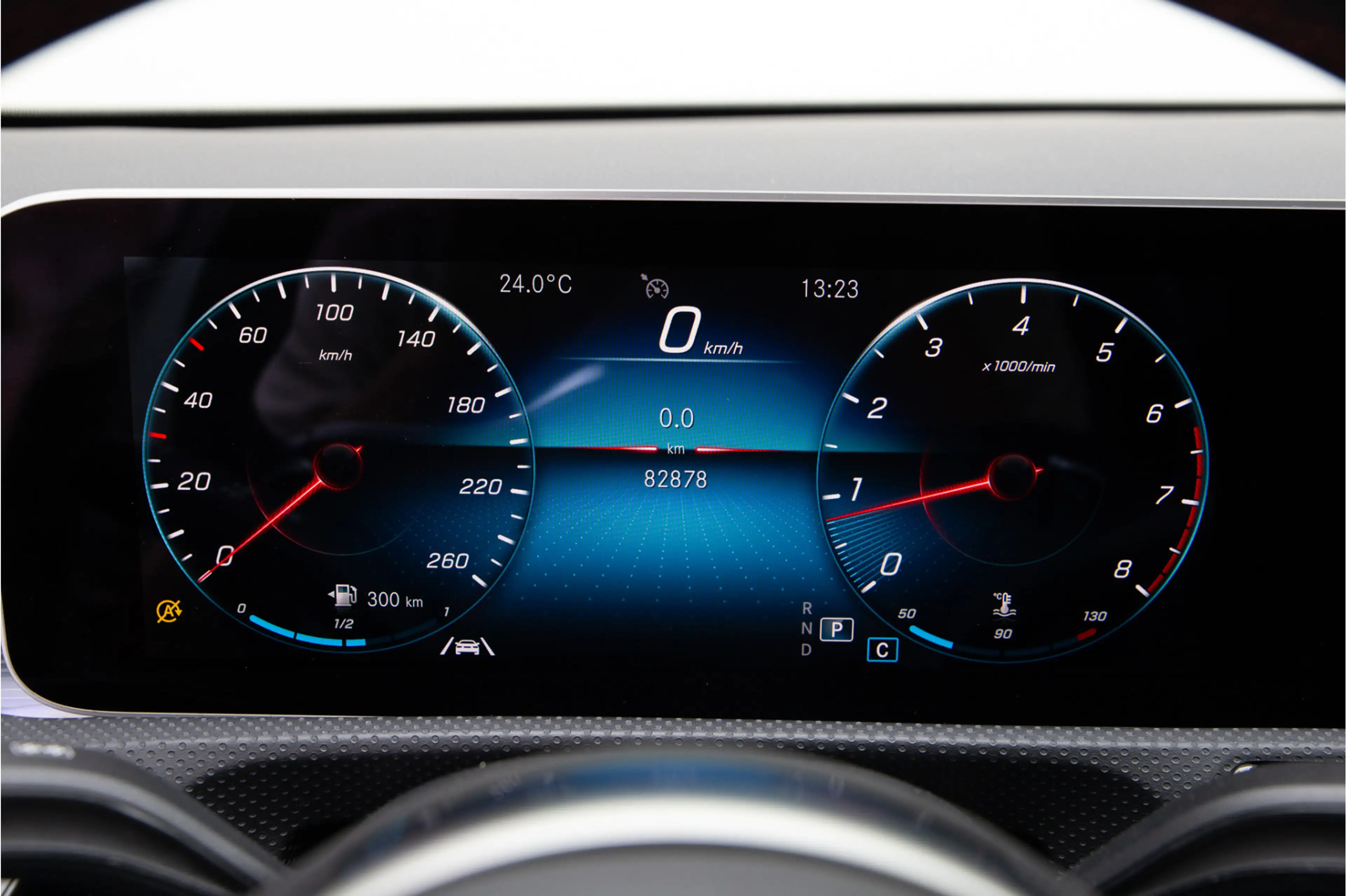 Mercedes-Benz A 200 AMG Premium, Pano, Widescreen, Sfeerverlichting, 1 — photo 36