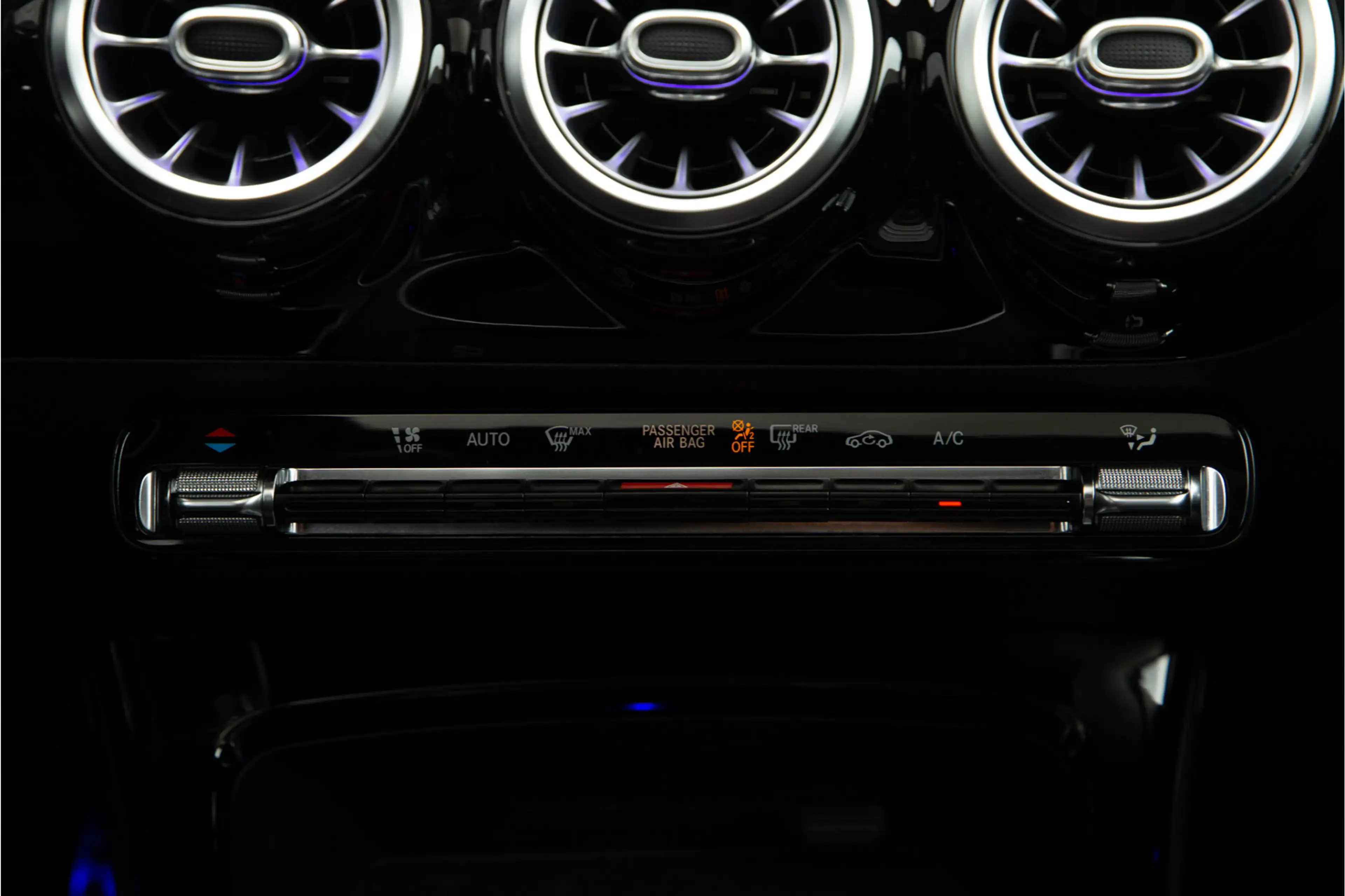 Mercedes-Benz A 200 AMG Premium, Pano, Widescreen, Sfeerverlichting, 1 — photo 29
