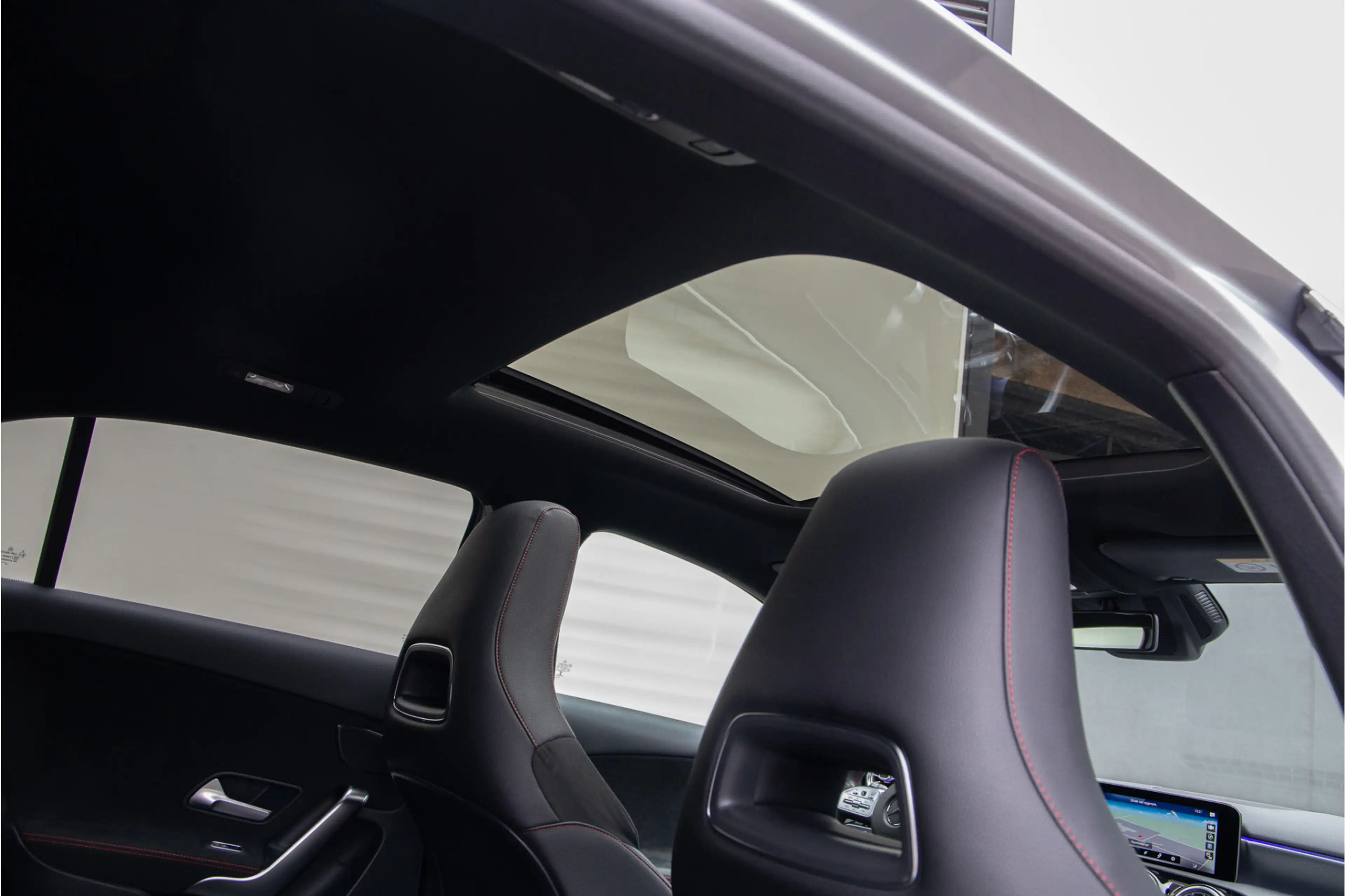 Mercedes-Benz A 200 AMG Premium, Pano, Widescreen, Sfeerverlichting, 1 — photo 13