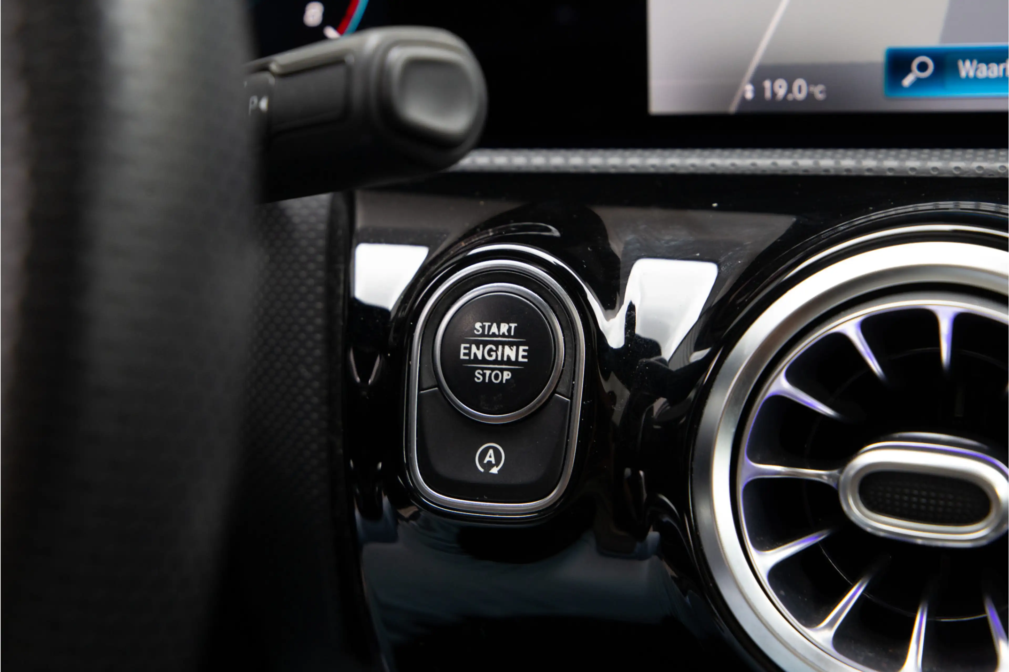 Mercedes-Benz A 200 AMG Premium, Pano, Widescreen, Sfeerverlichting, 1 — photo 37