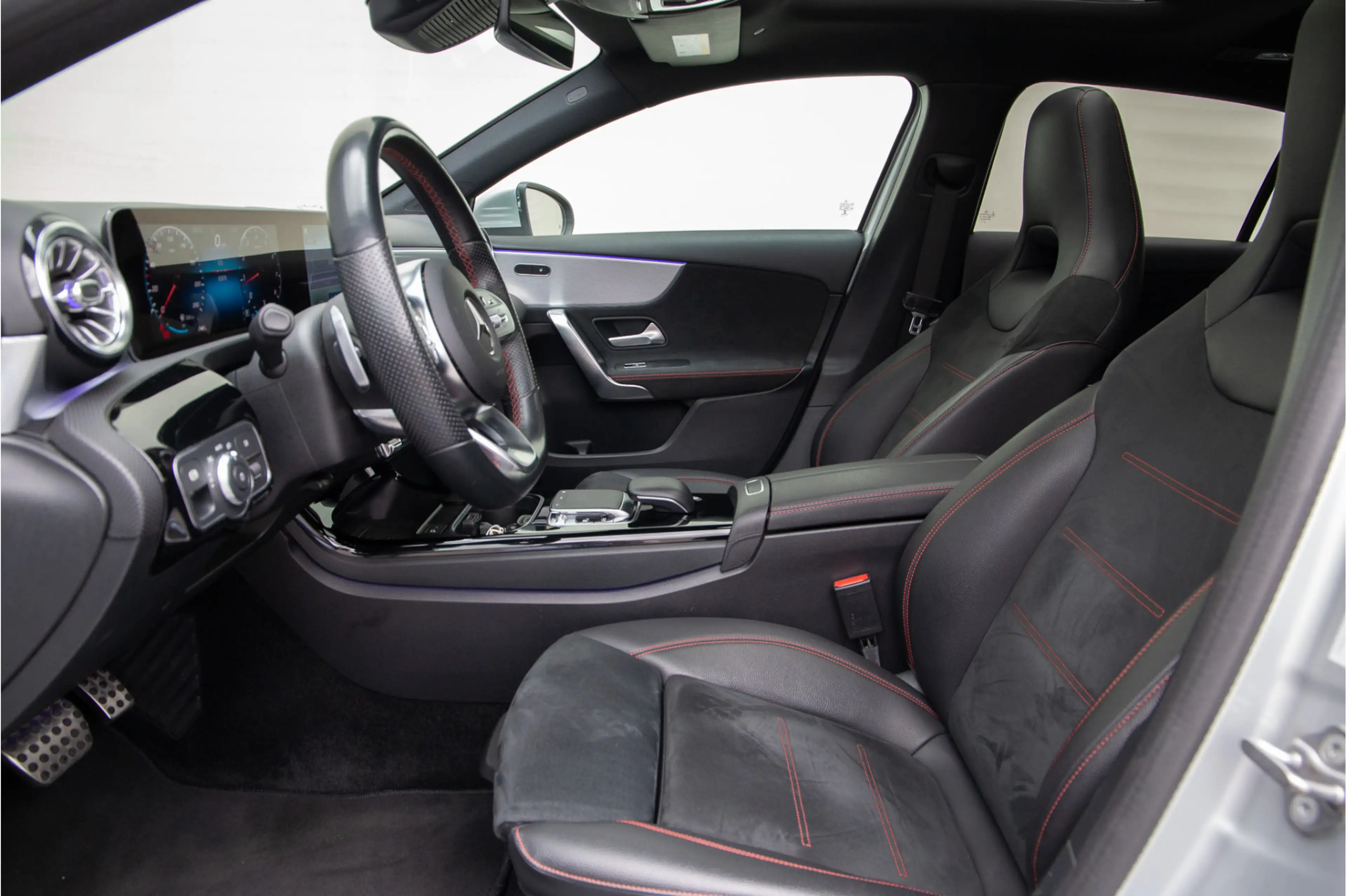 Mercedes-Benz A 200 AMG Premium, Pano, Widescreen, Sfeerverlichting, 1 — photo 12