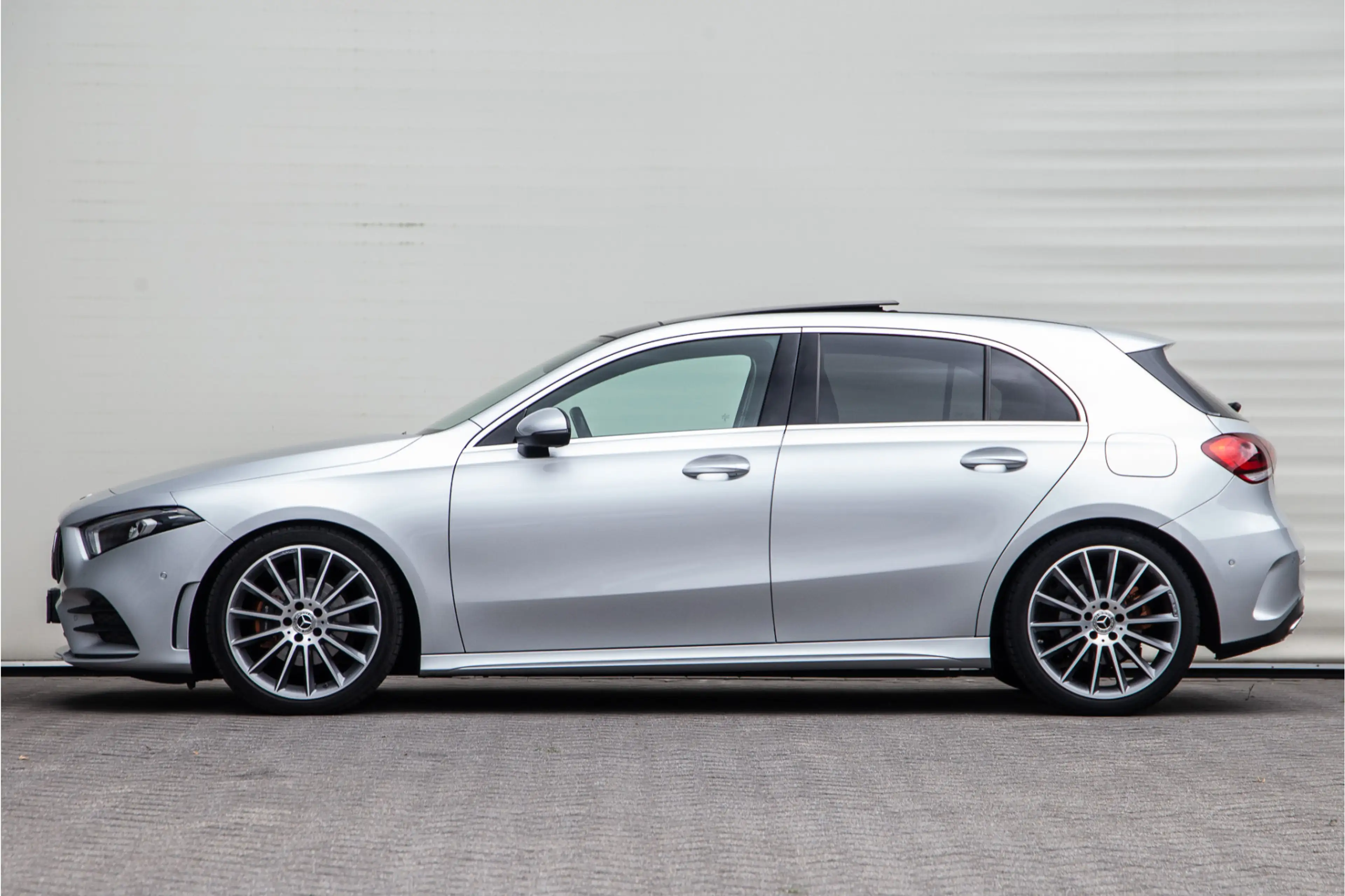 Mercedes-Benz A 200 AMG Premium, Pano, Widescreen, Sfeerverlichting, 1 — photo 4
