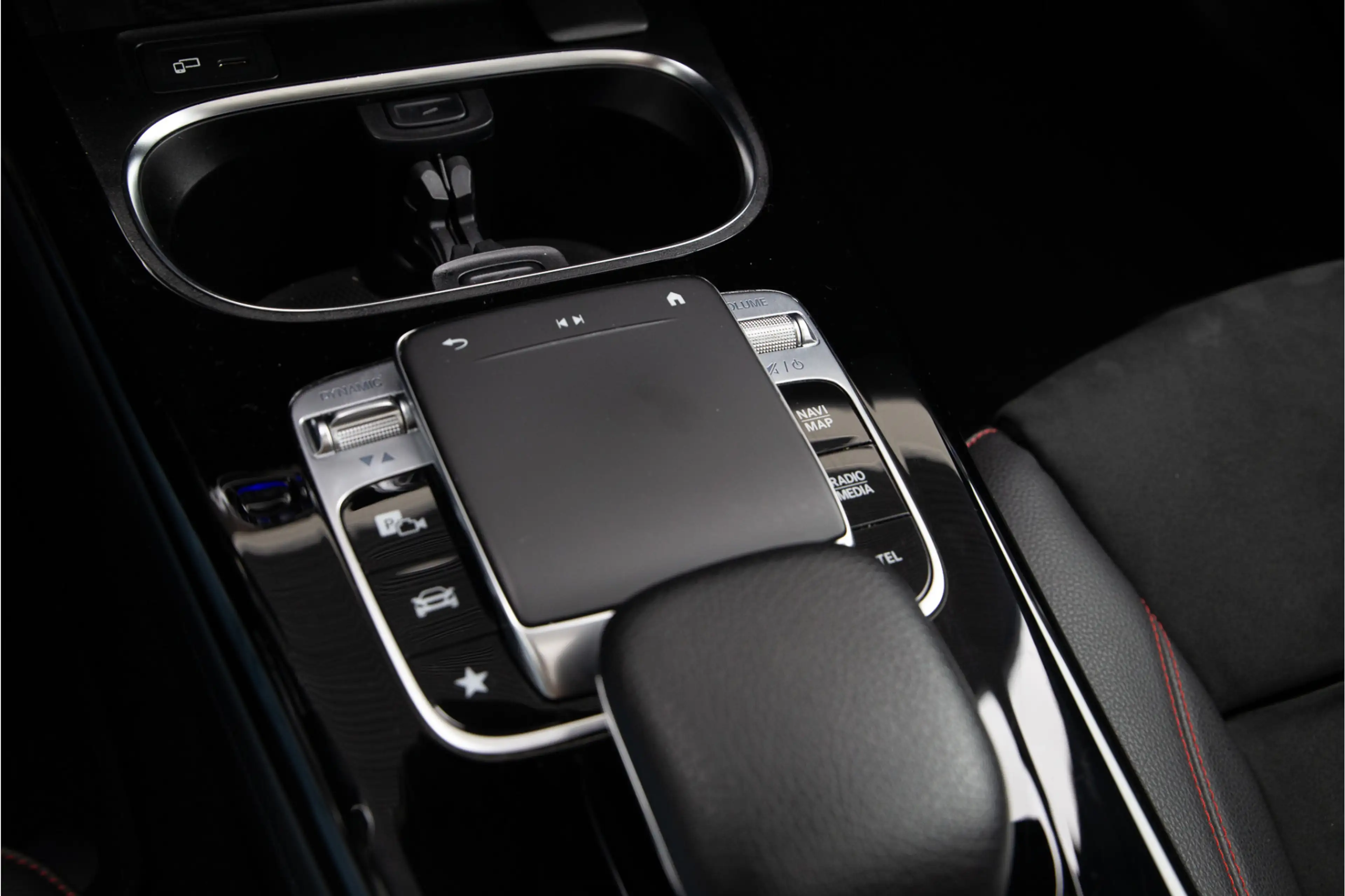 Mercedes-Benz A 200 AMG Premium, Pano, Widescreen, Sfeerverlichting, 1 — photo 23