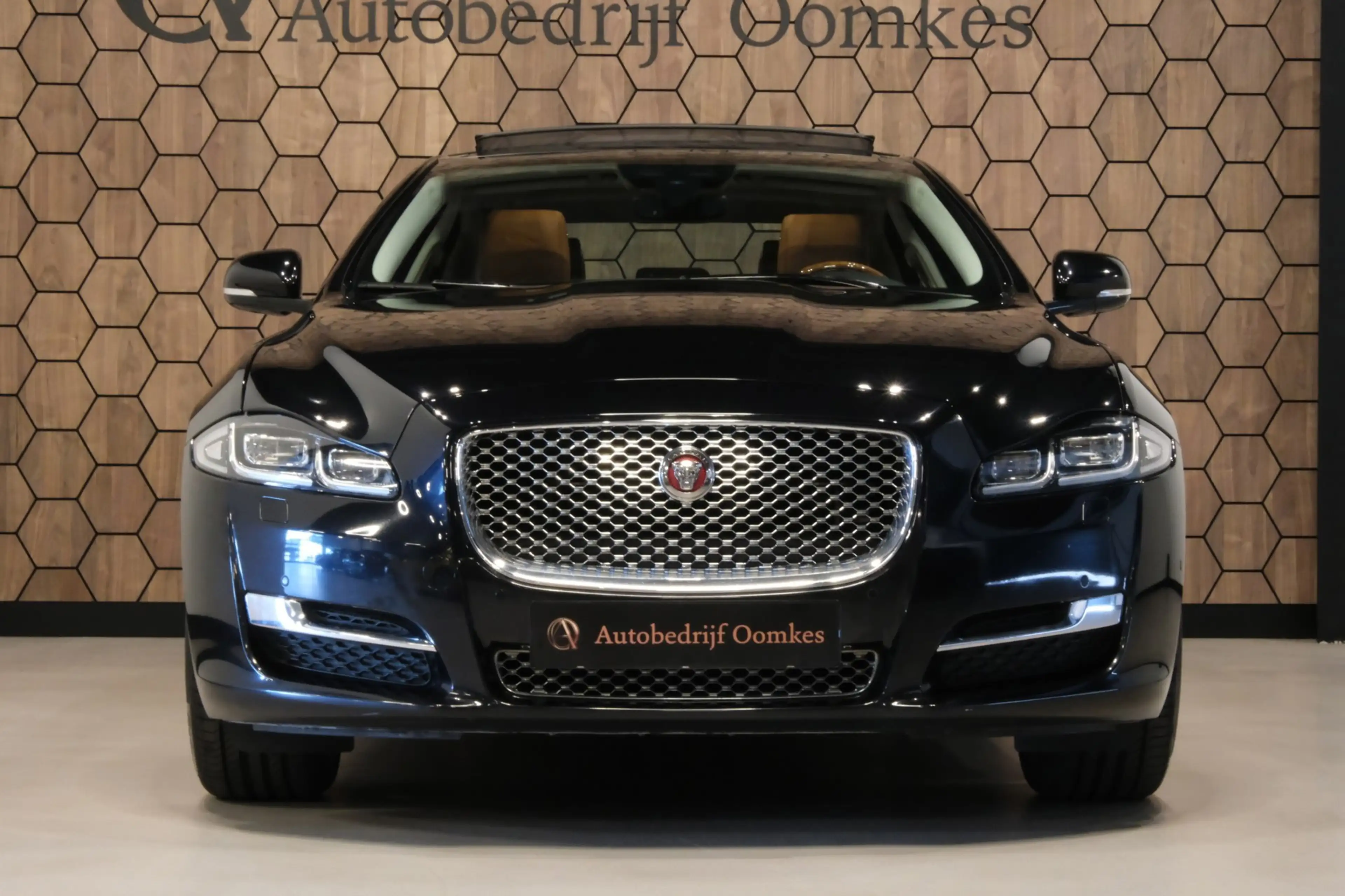 Jaguar XJ — photo 6