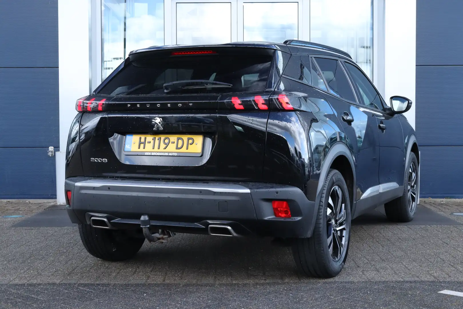 Peugeot 2008 1.2 Turbo Allure | ACC | Trekhaak | Keyless | Navi Nero - 2