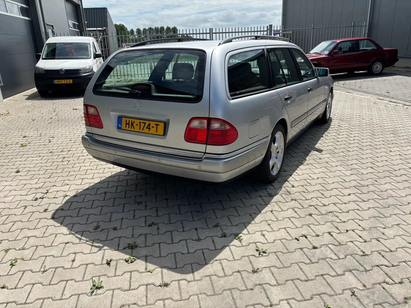Mercedes-Benz E 240 Classic Grijs - 2