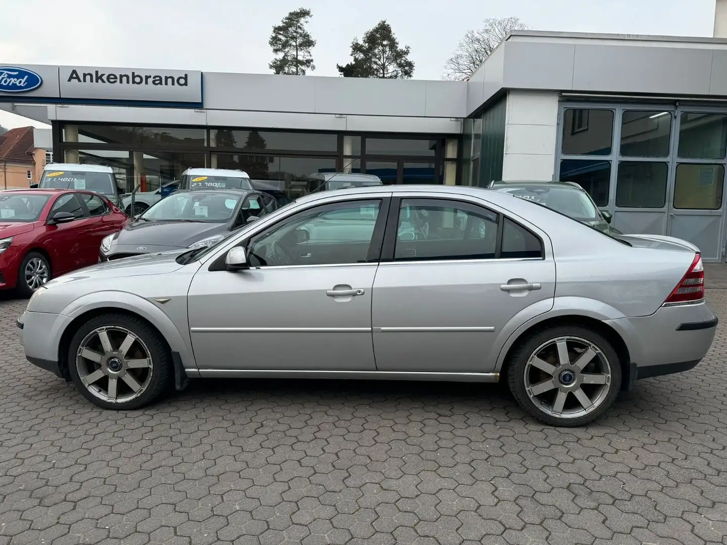 Ford Mondeo Lim. 3.0 *6 ZYLINDER* 204 PS Silber - 1