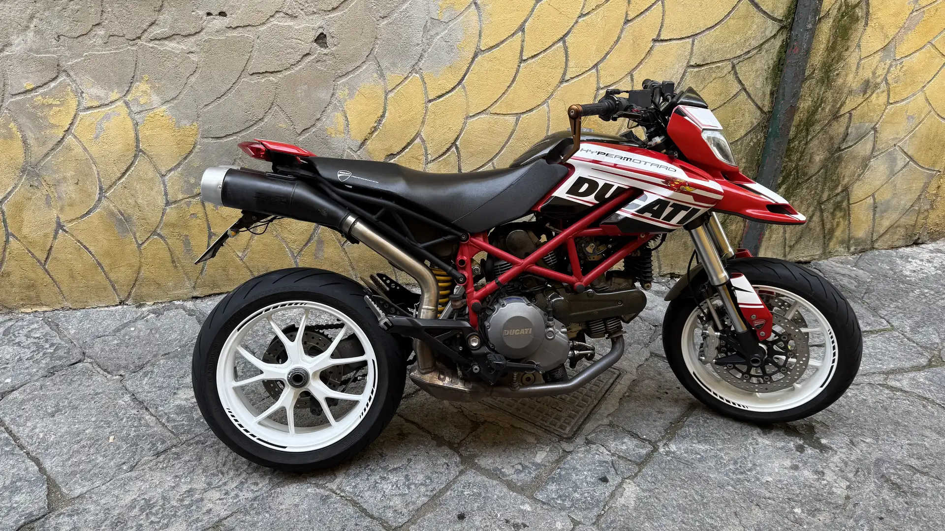Ducati Hypermotard 796 - 1