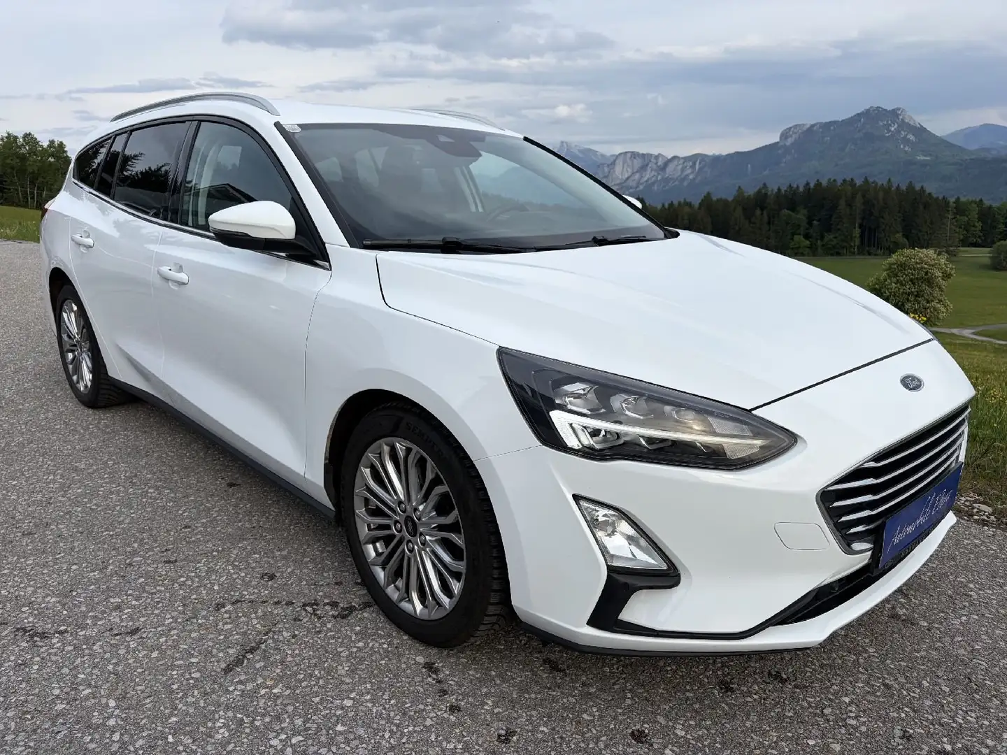 Ford Focus Titanium, Navi, AHK, Fahrassistent, Automatik, ACC Weiß - 2
