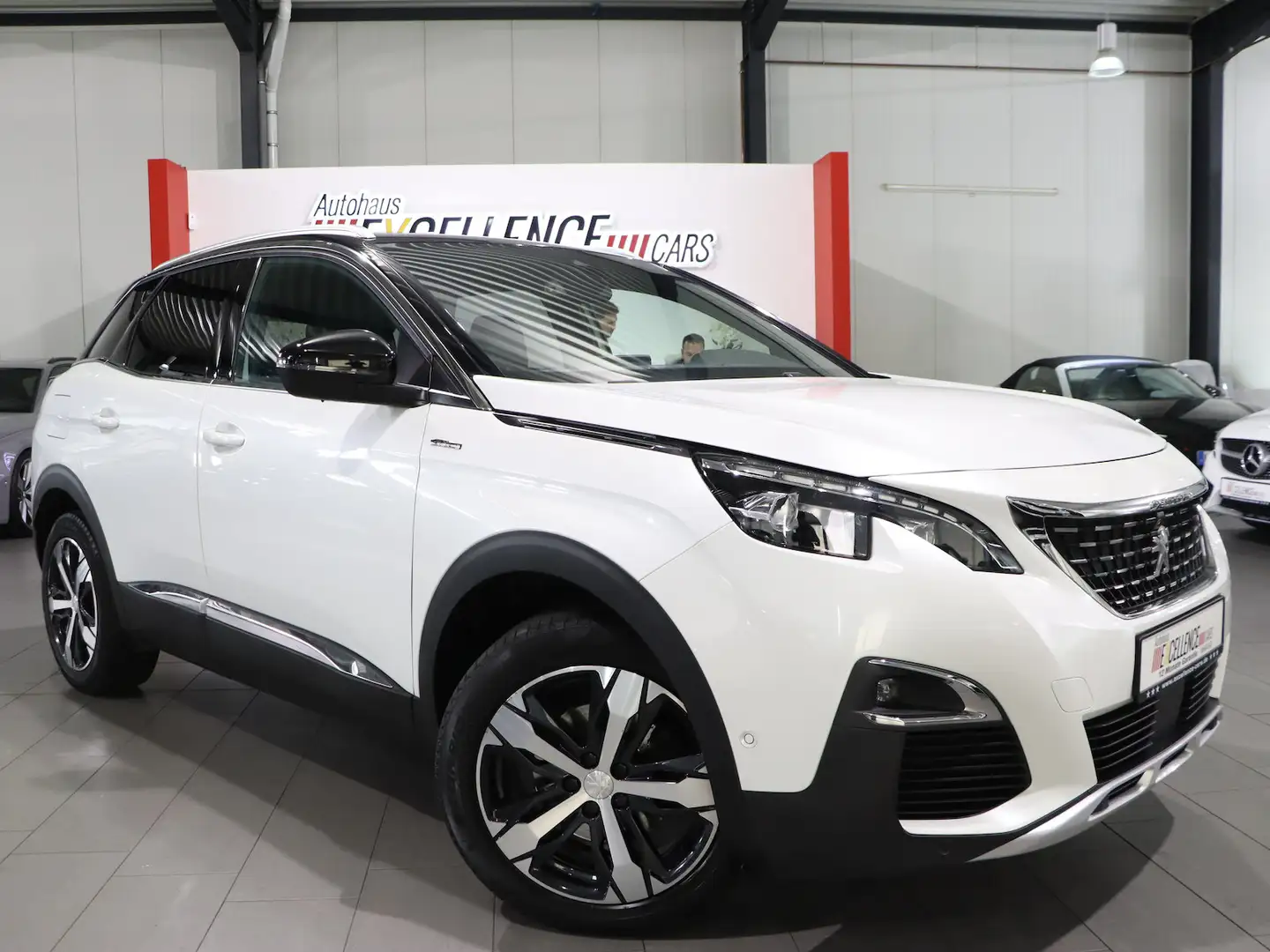 Peugeot 3008 180 PT ALLURE GT-LINE / PANORAMA / LED Weiß - 2
