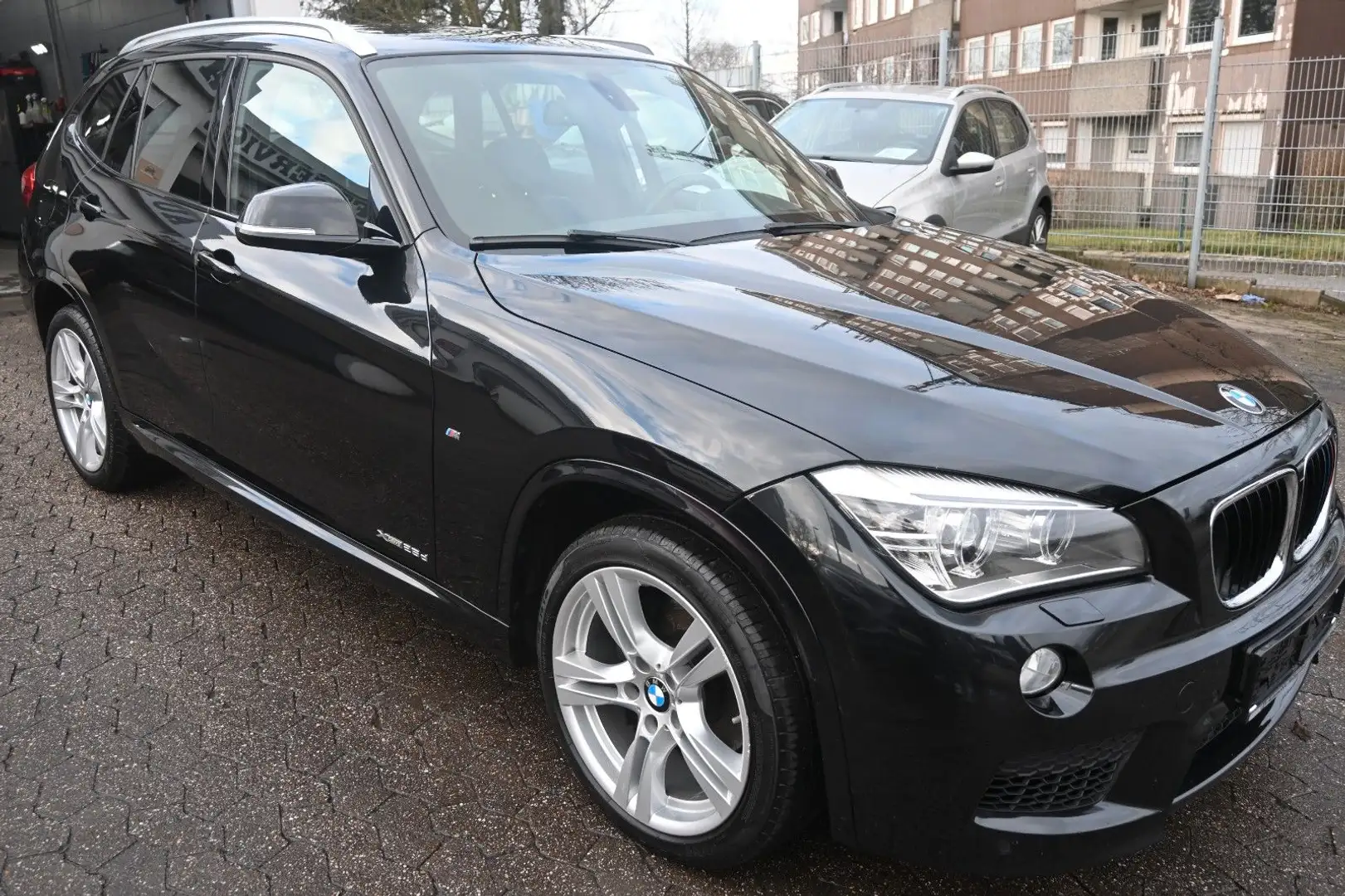 BMW X1 25 X Drive*M Sportpaket*BiXenon*Pano*Navi*Cam Noir - 2