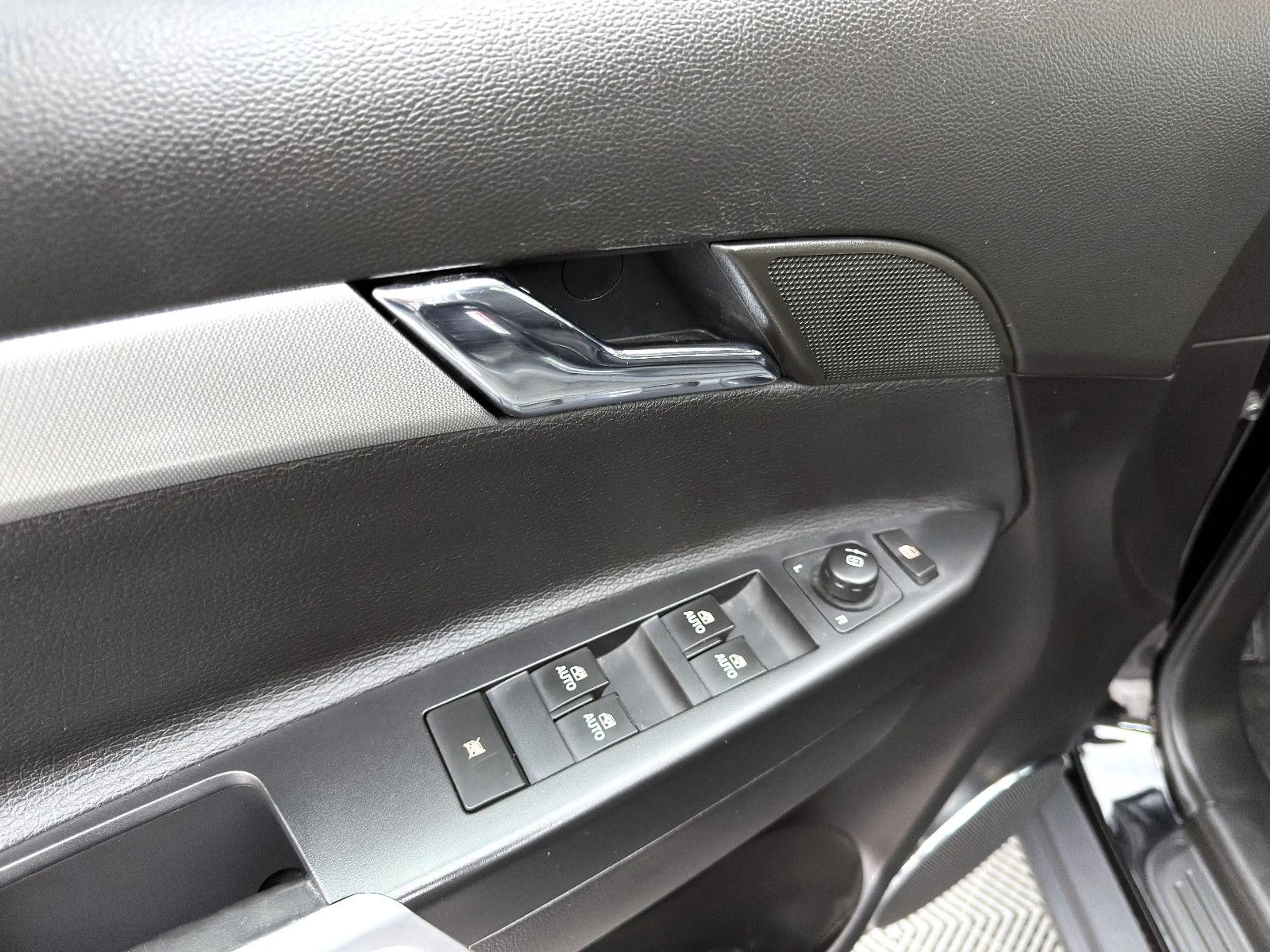 Opel Antara 2.0 CDI *Xenon*Leder*Navi*SHZ* — photo 15