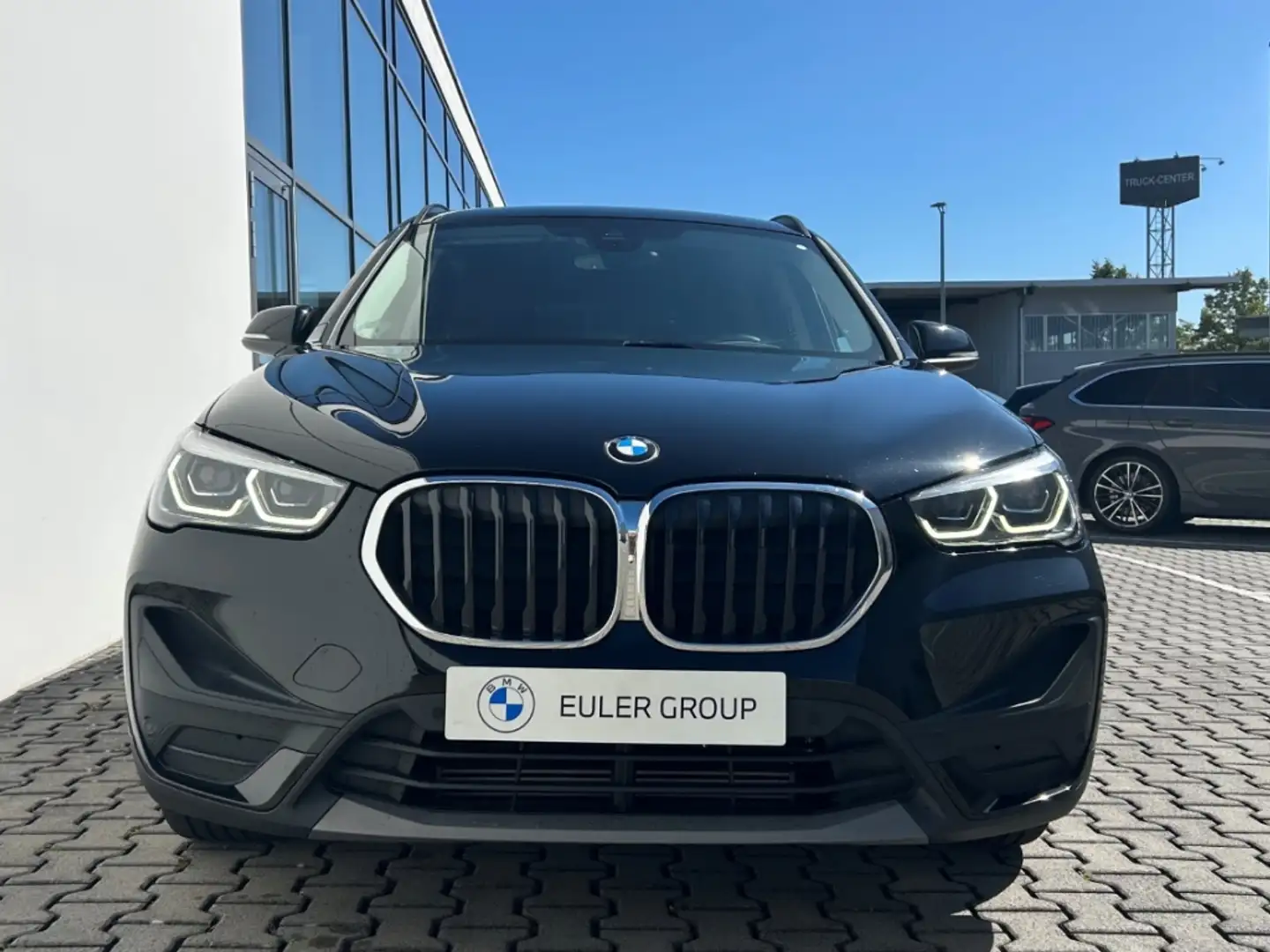 BMW X1 xDrive 25e Navi LED El. Heckklappe Mehrzonenklima Noir - 2