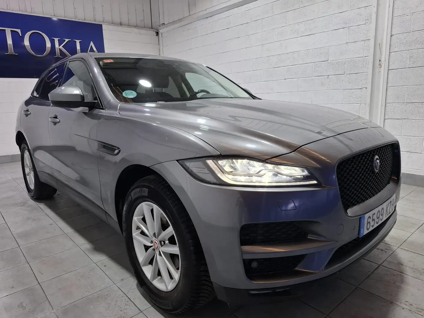 Jaguar F-Pace 2.0L i4D 132kW Pure Auto Grigio - 2