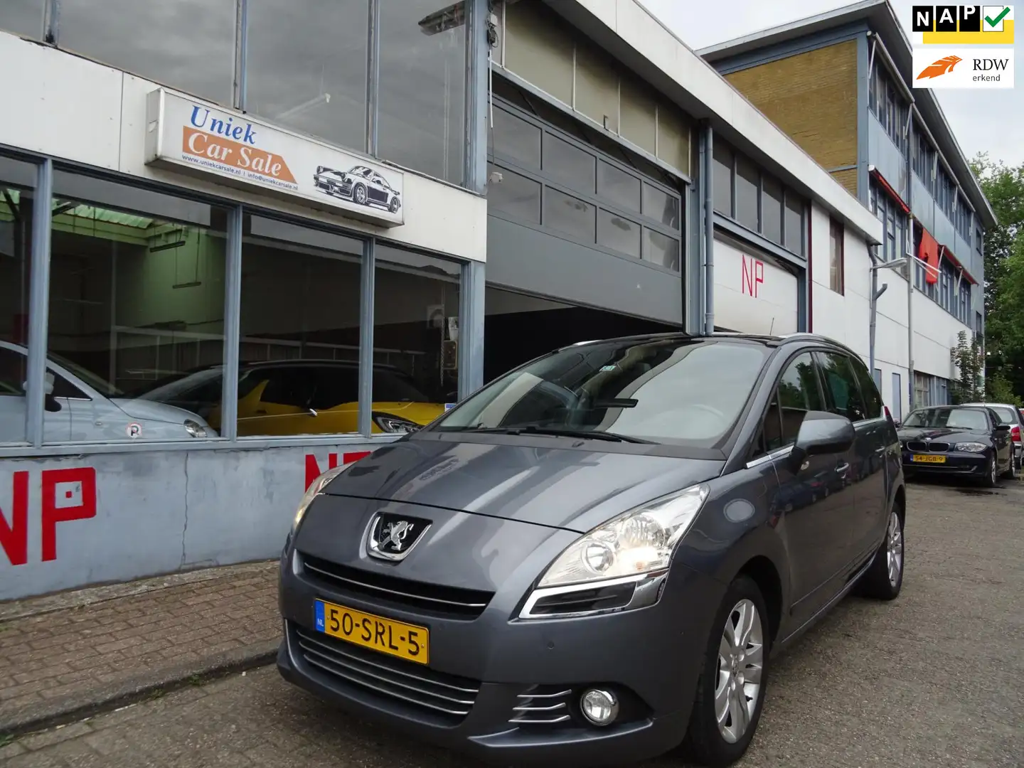 Peugeot 5008 1.6 THP Blue Lease Executive 7p Automaat. Grijs - 1
