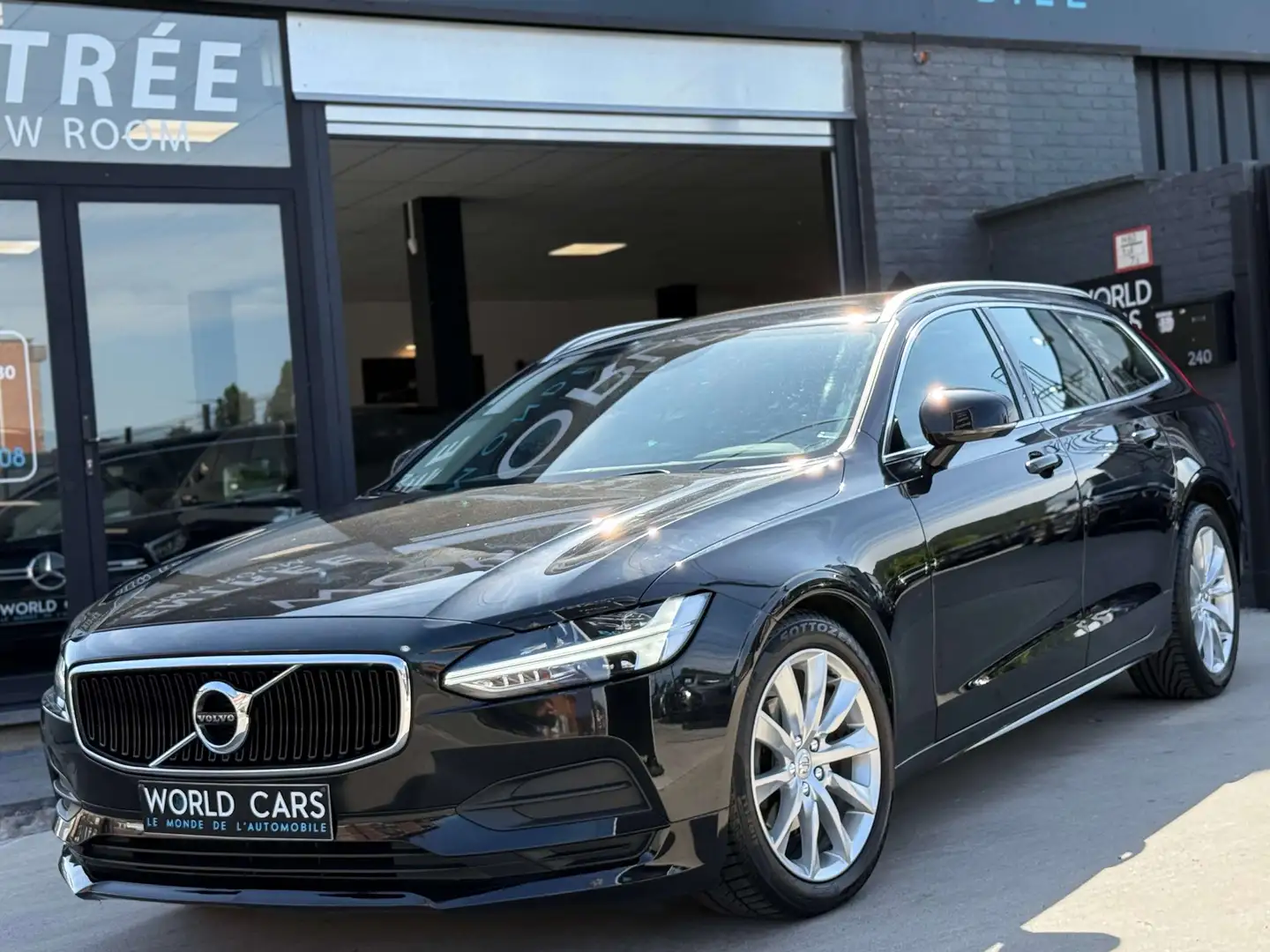 Volvo V90 2.0 D3 Geartronic DISTRO/ NAVI/ LINE ASS./ GARANTI Noir - 1