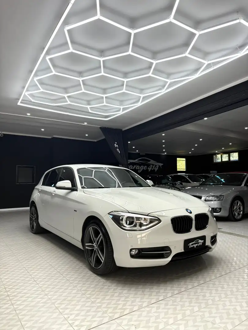 BMW 118 Serie 1 F/20-21 2011 118d 5p Sport Biały - 1