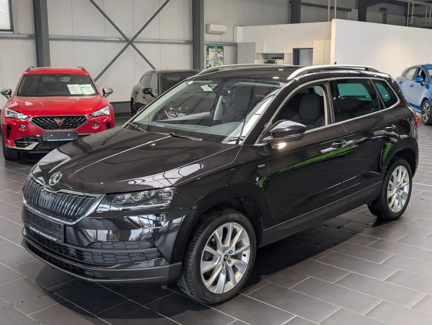 Skoda Karoq 1.5 TSI ACT DSG Clever Navi 1.Hand Чёрный - 1