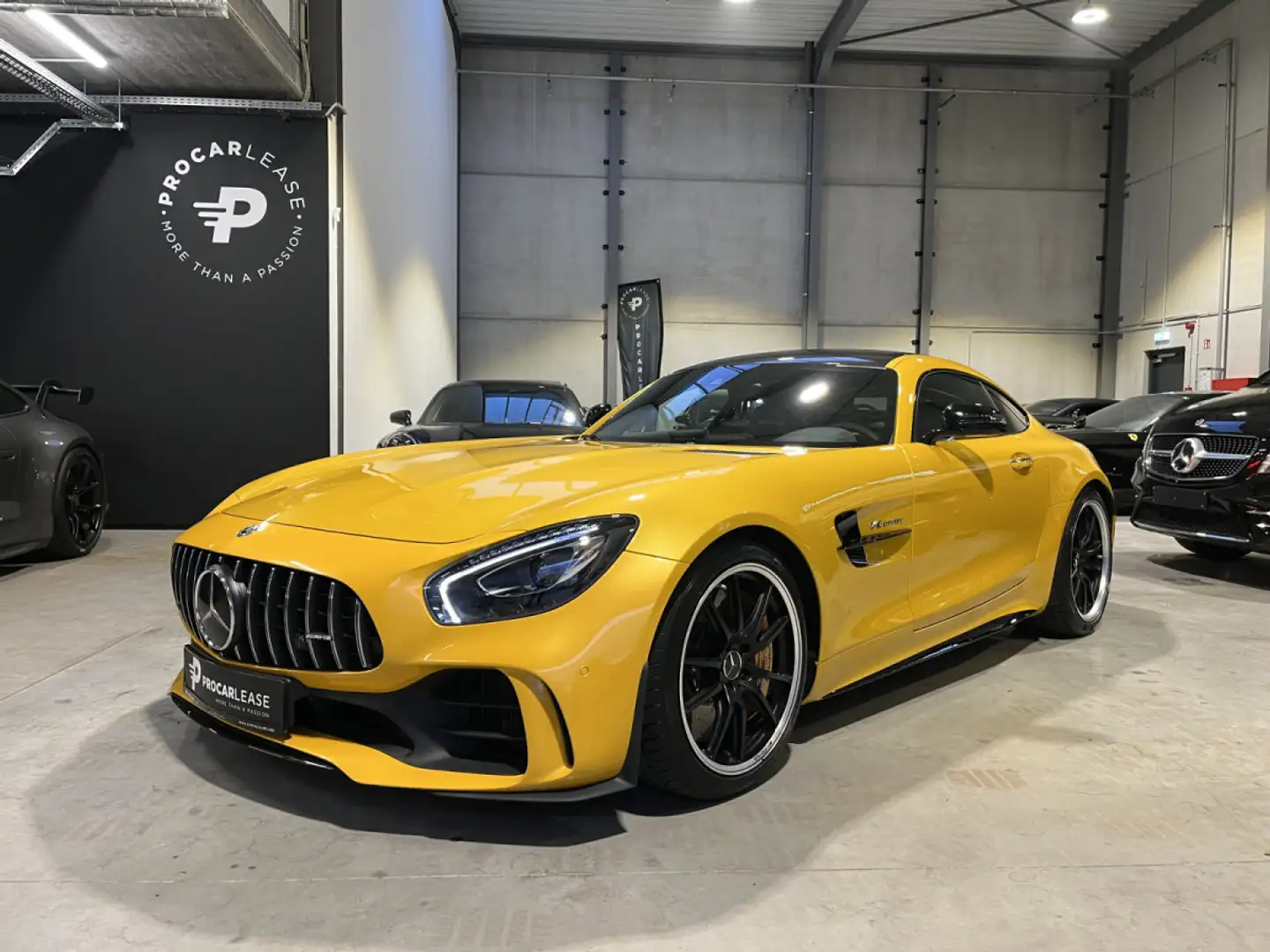 Mercedes-Benz AMG GT R TRACK PACK / RECARO/ SOLARBREAM YELLOW Jaune - 1