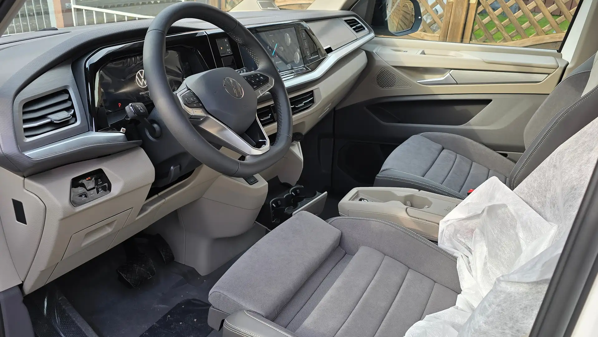 Volkswagen T7 Multivan e hybrid Allrad, VOLL! verschiedene Farben,7 Sitze Szürke - 2