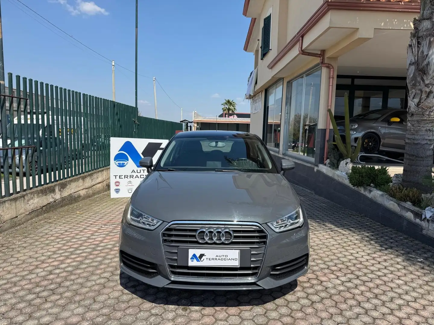 Audi A1 A1 Sportback 1.6 tdi Sport Grigio - 1