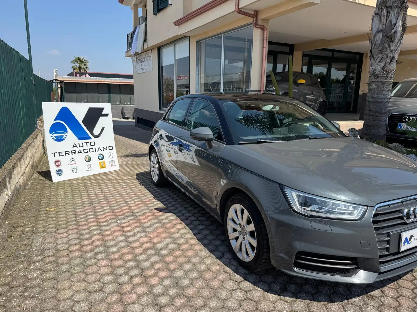 Audi A1 A1 Sportback 1.6 tdi Sport Grigio - 2