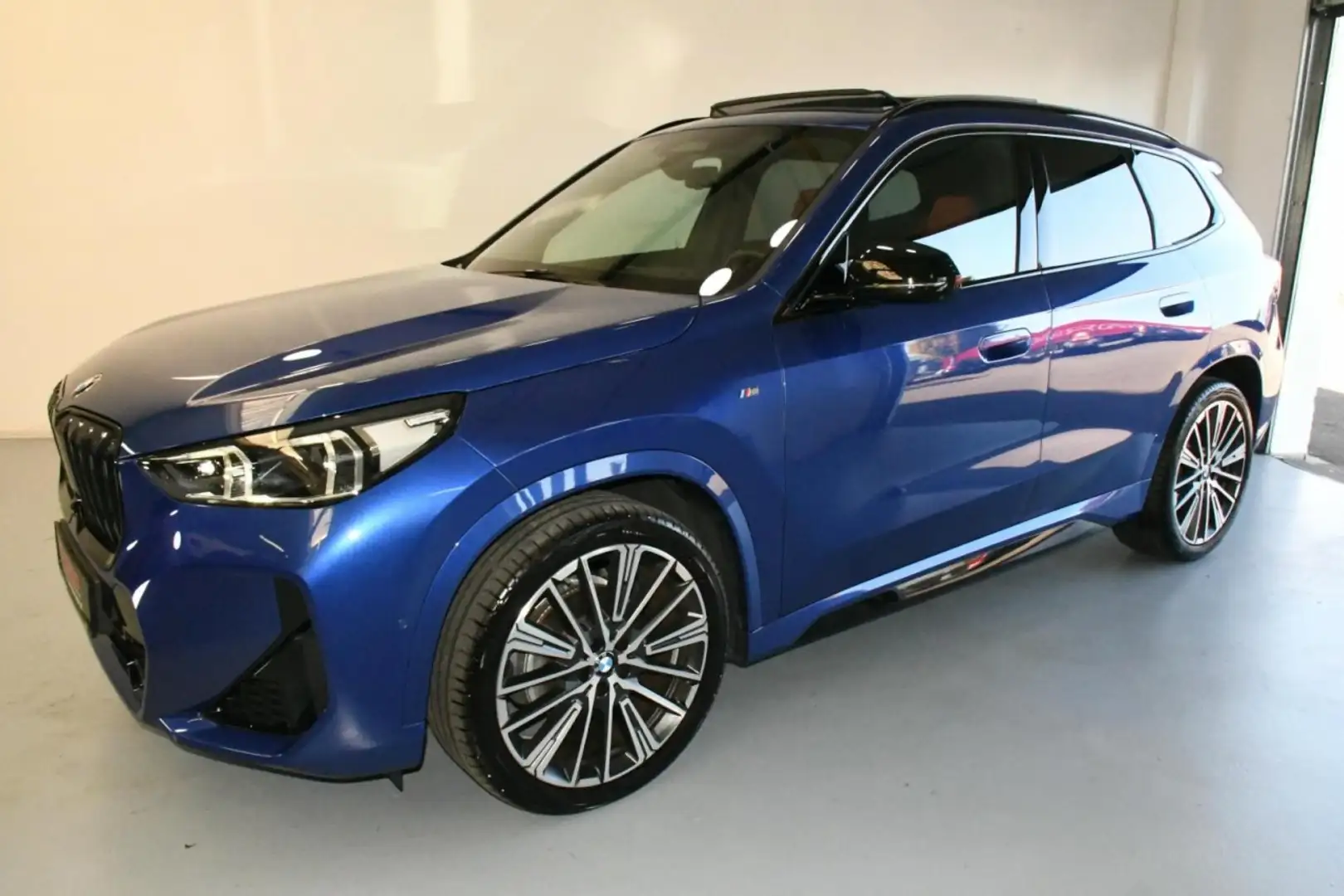 BMW X1 sDrive18d M-SPORT*ACC*HuD*PAN*360*NAV*KEY*20Z Blau - 2