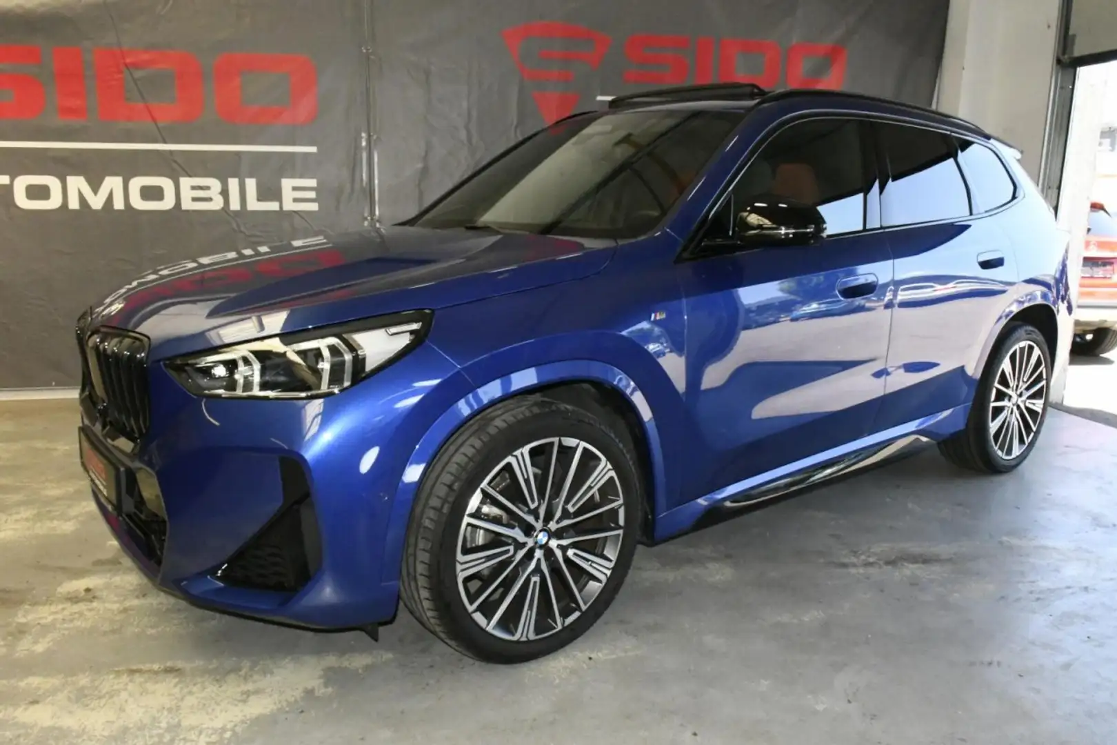 BMW X1 sDrive18d M-SPORT*ACC*HuD*PAN*360*NAV*KEY*20Z Blau - 2