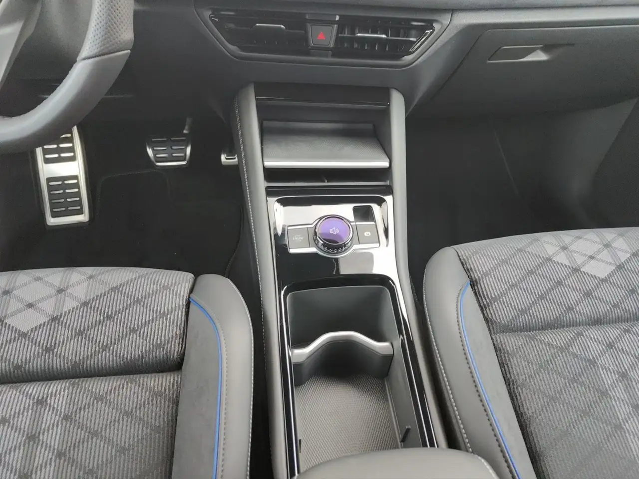Volkswagen Tayron R-Line 2,0 l TDI 4MOTION Standh, IQ Light 8