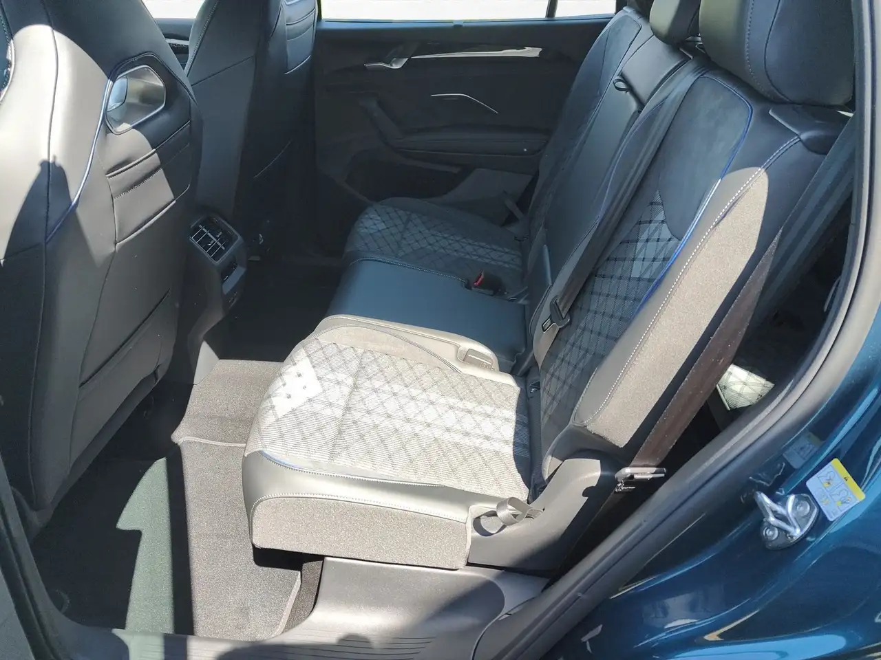 Volkswagen Tayron R-Line 2,0 l TDI 4MOTION Standh, IQ Light 6