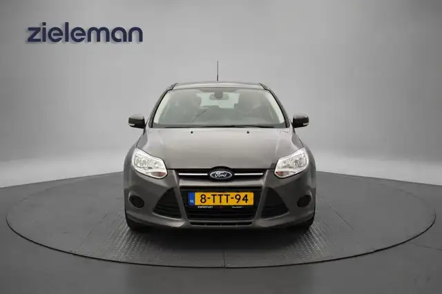 Ford Focus view 15