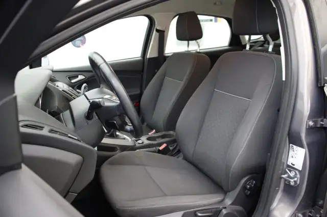 Ford Focus view 9