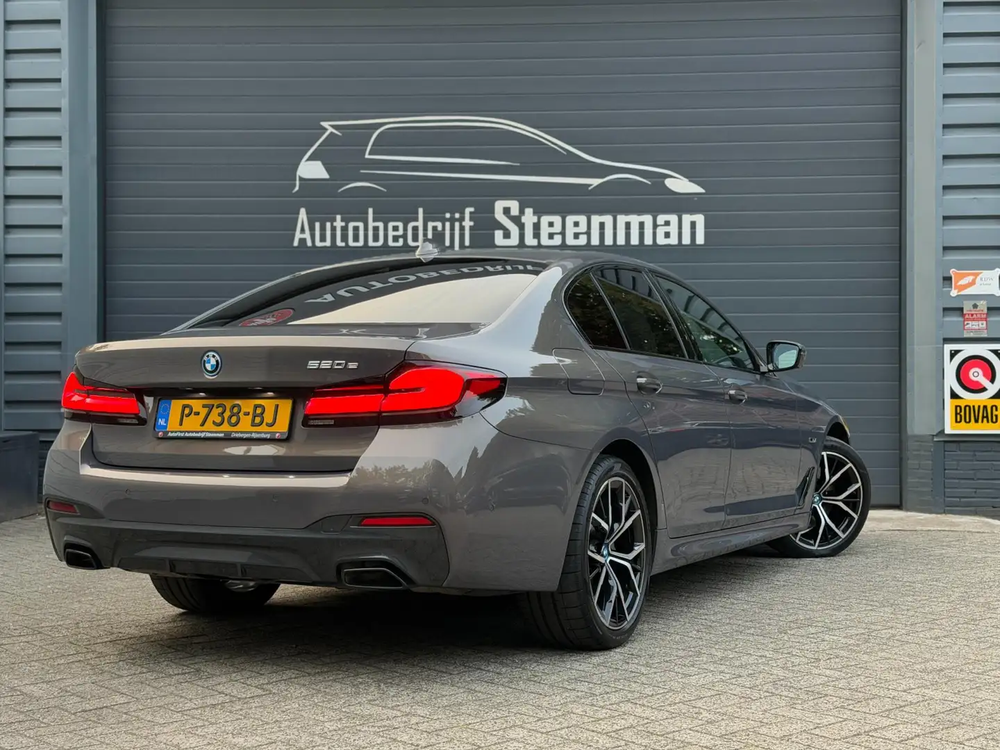 BMW 520 5-serie 520e M Sport | Laser | Elek. Trekhaak | Al Grijs - 2