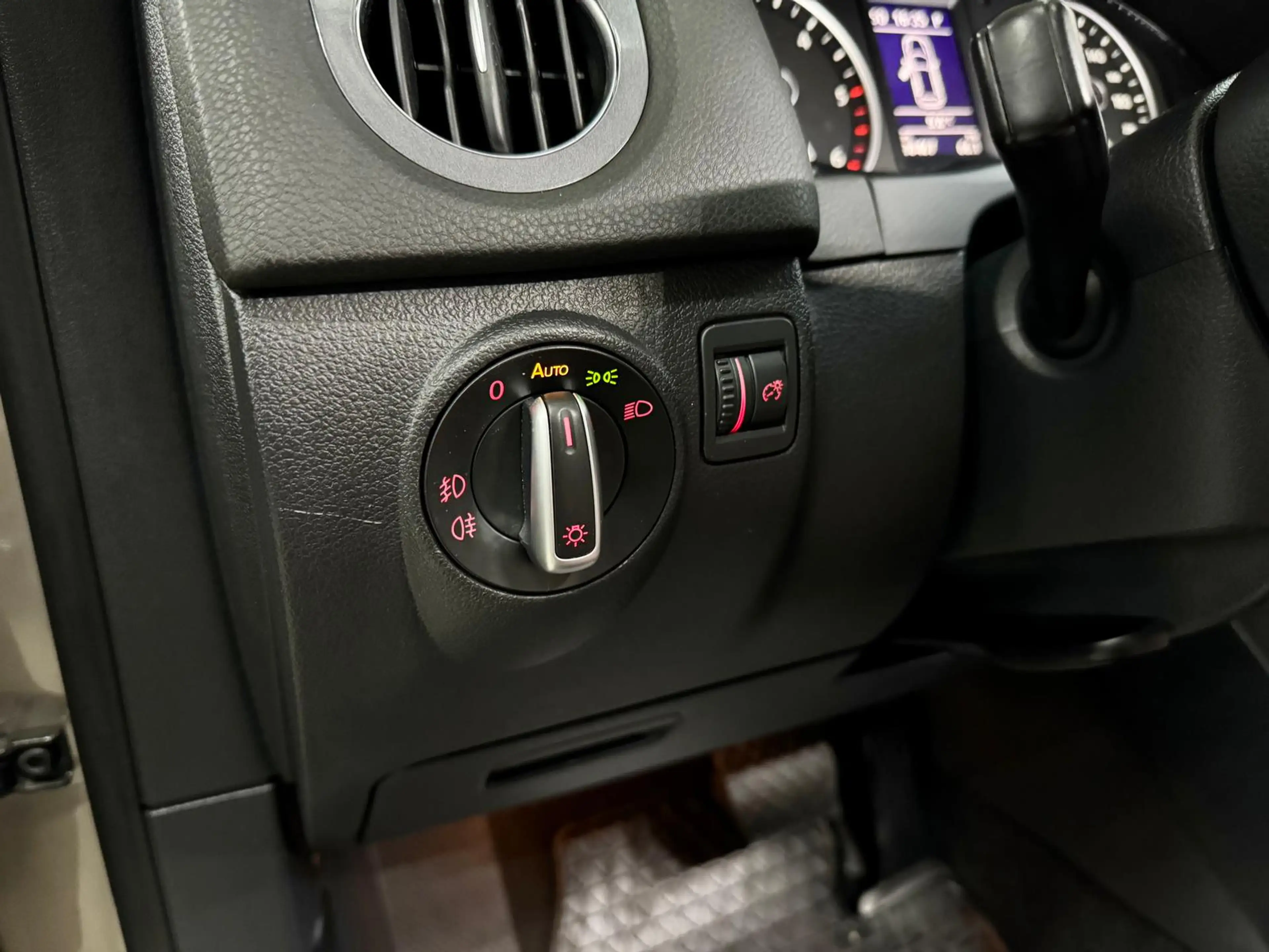 Volkswagen Tiguan Track & Field 4Motion 2.0 TDI+1. HD+AHK+ — photo 28