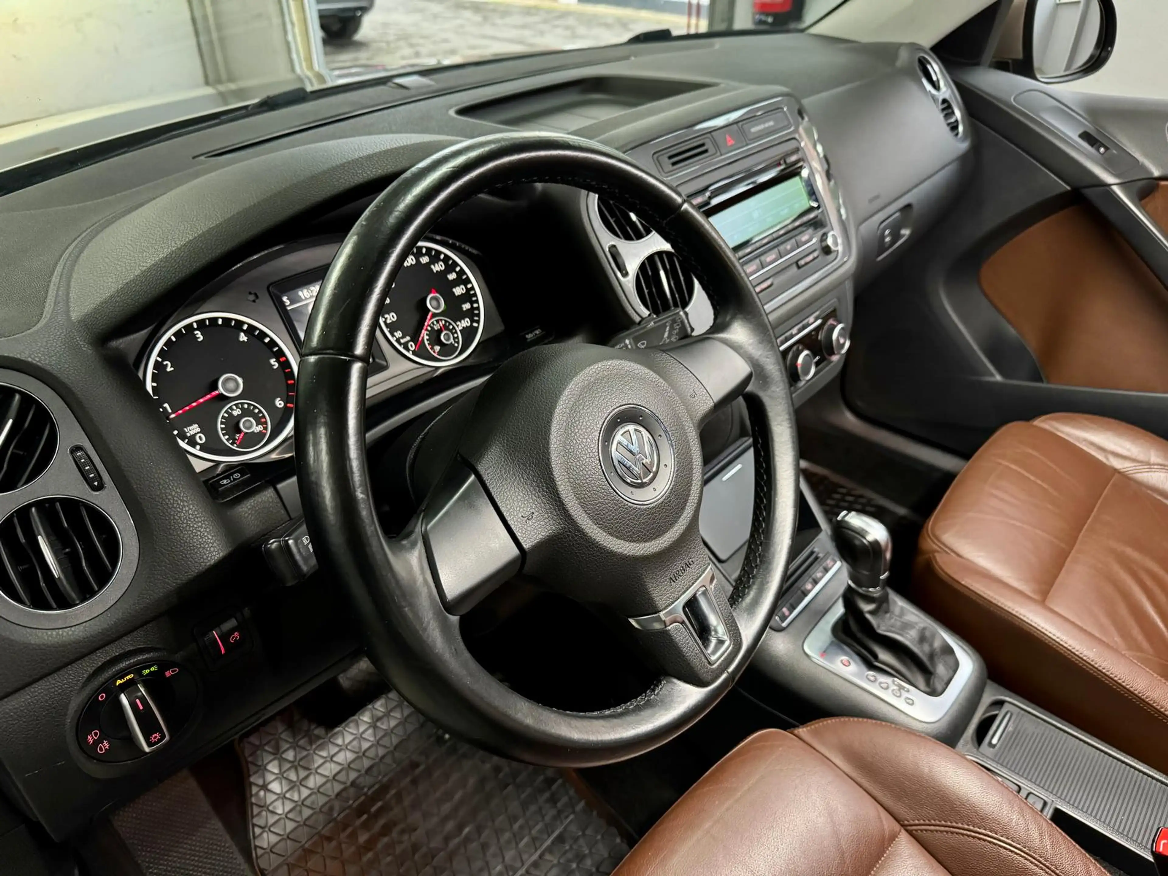 Volkswagen Tiguan Track & Field 4Motion 2.0 TDI+1. HD+AHK+ — photo 23