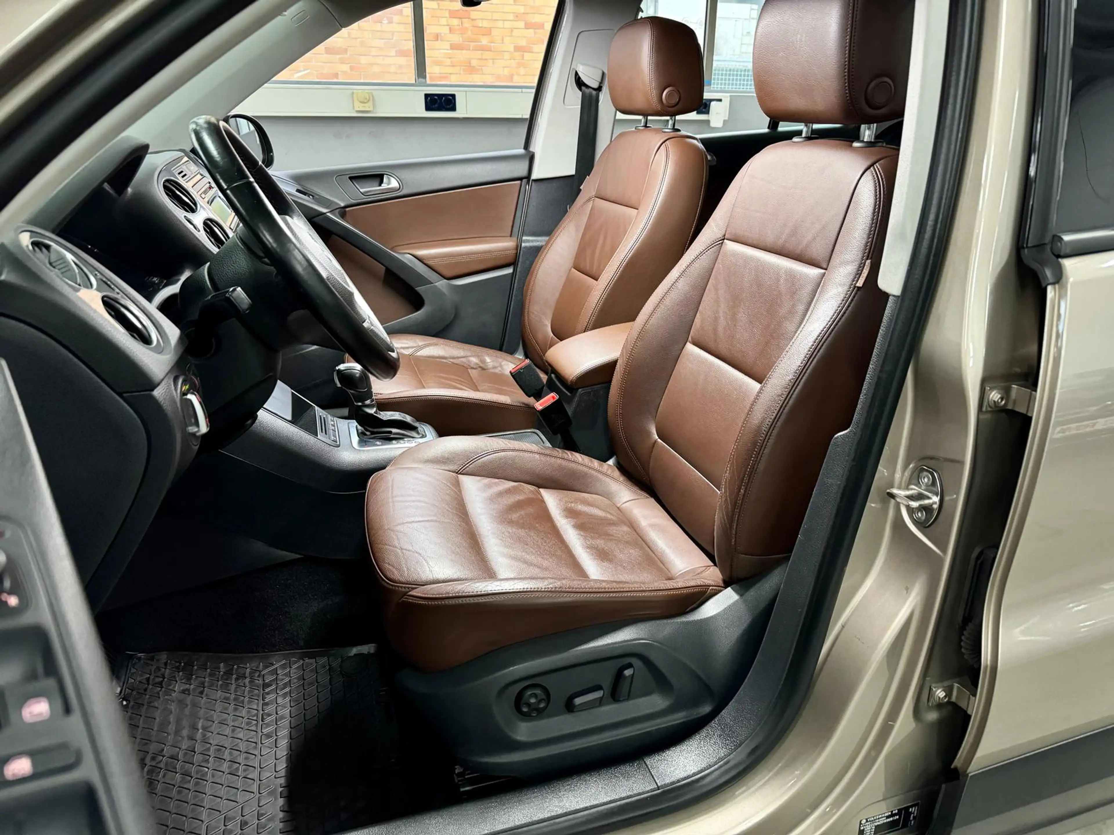 Volkswagen Tiguan Track & Field 4Motion 2.0 TDI+1. HD+AHK+ — photo 9