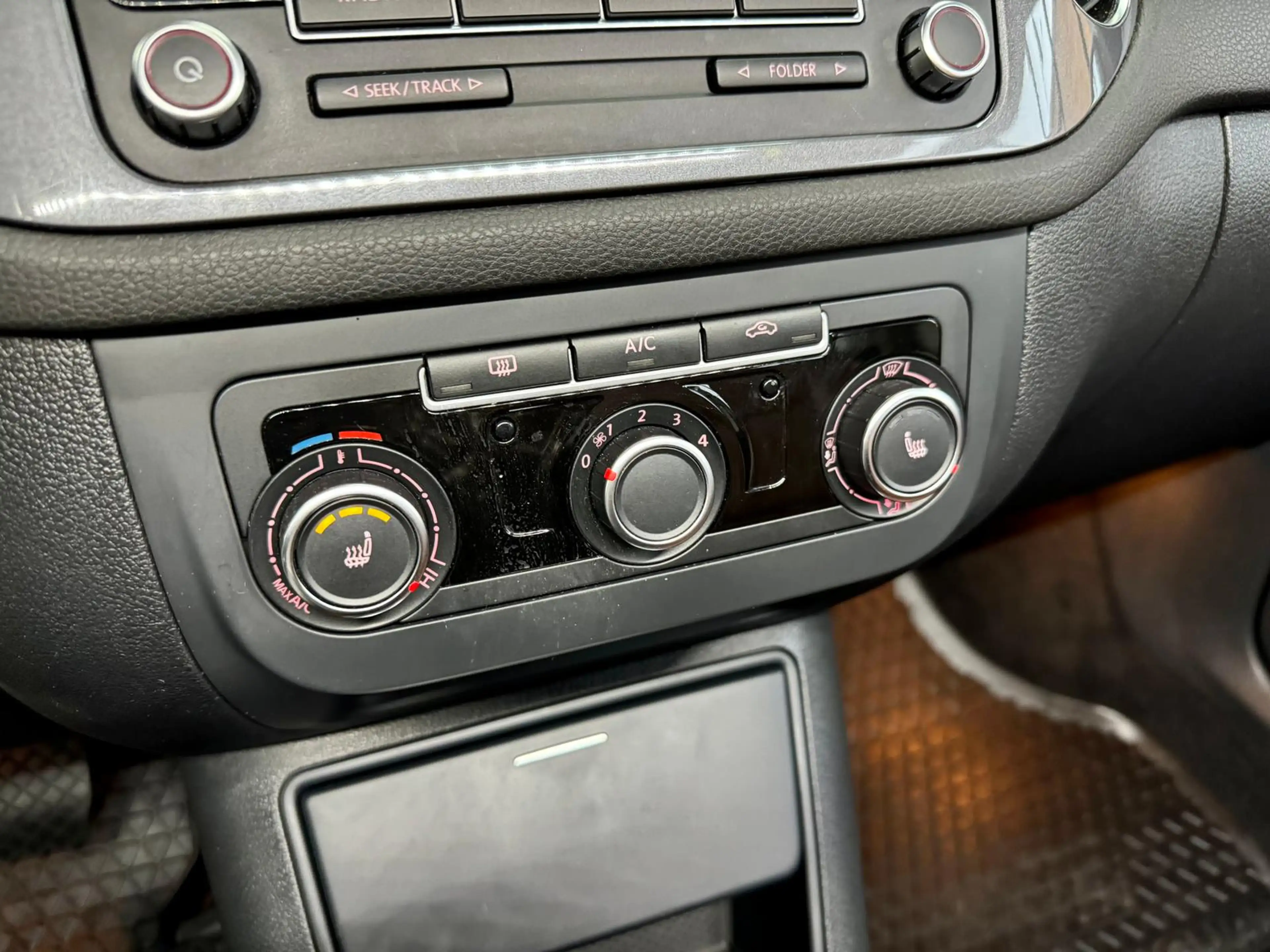 Volkswagen Tiguan Track & Field 4Motion 2.0 TDI+1. HD+AHK+ — photo 25