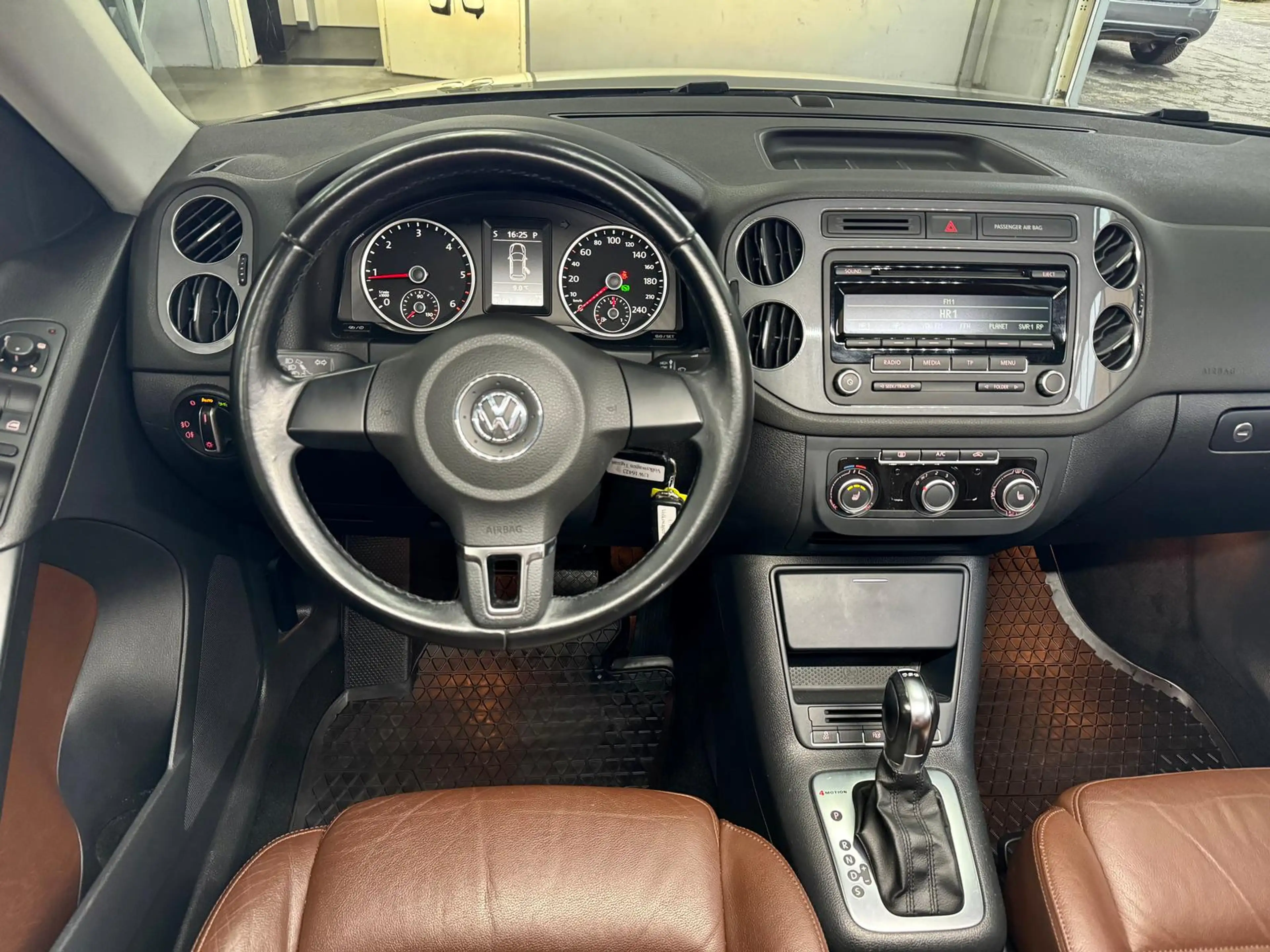 Volkswagen Tiguan Track & Field 4Motion 2.0 TDI+1. HD+AHK+ — photo 17