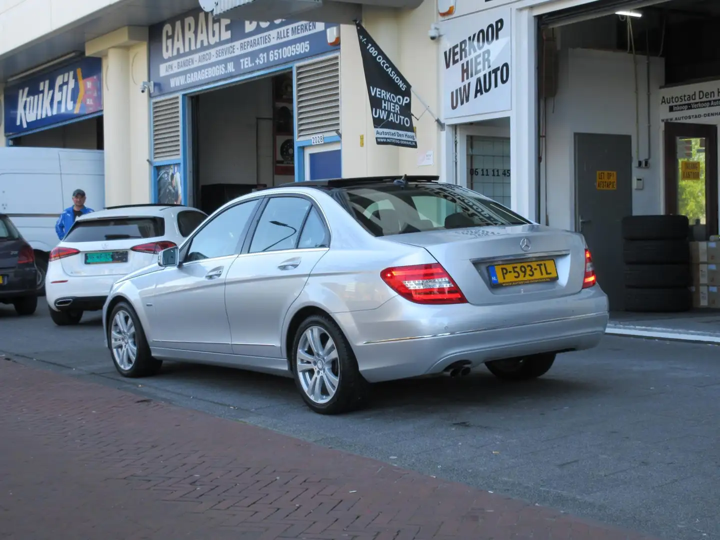 Mercedes-Benz C 180 Avantgarde Leer Navi Panoramadak Gris - 2