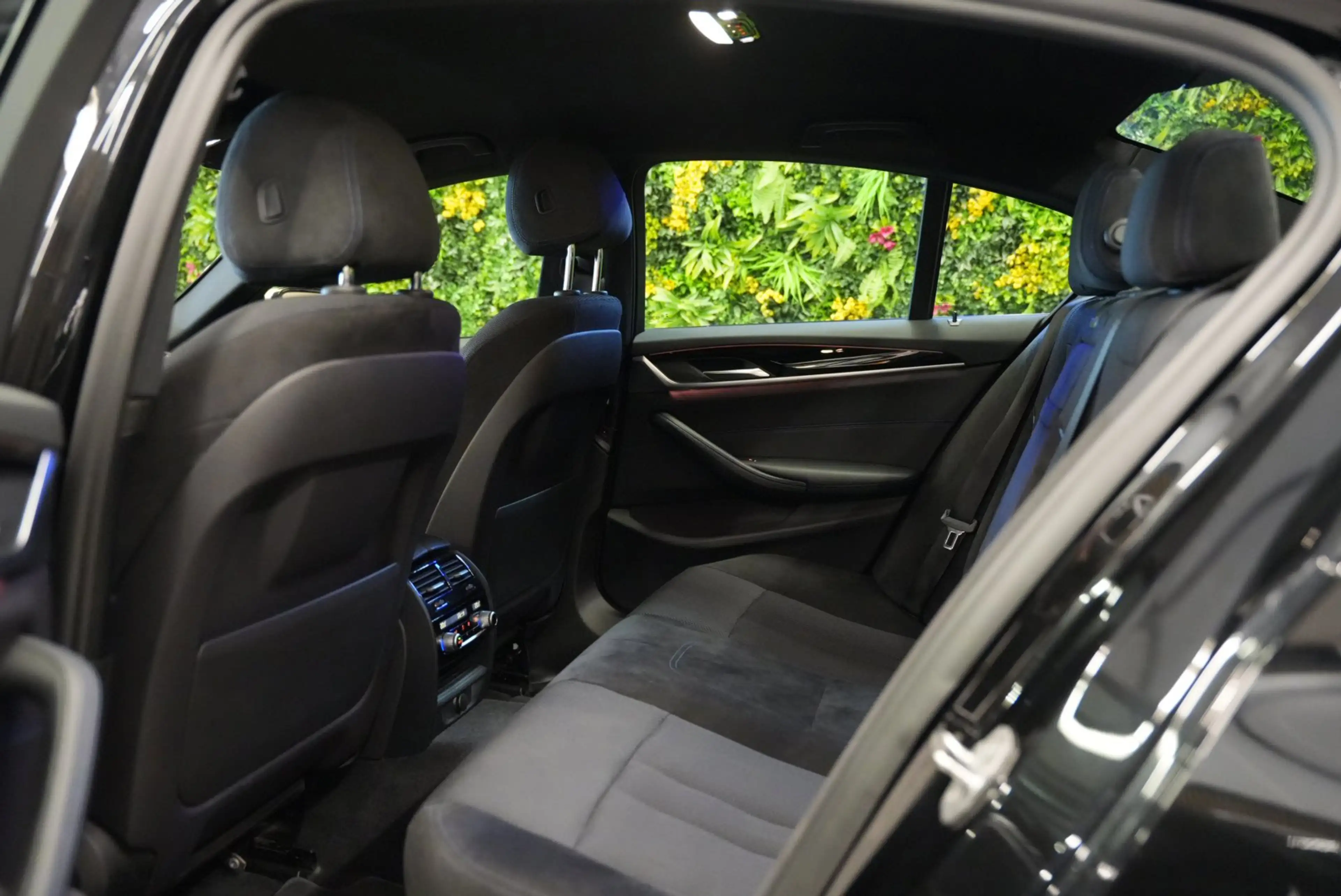 BMW M550 5-serie M550d xDrive M-Sport / HUD / Memory / PDC — photo 8