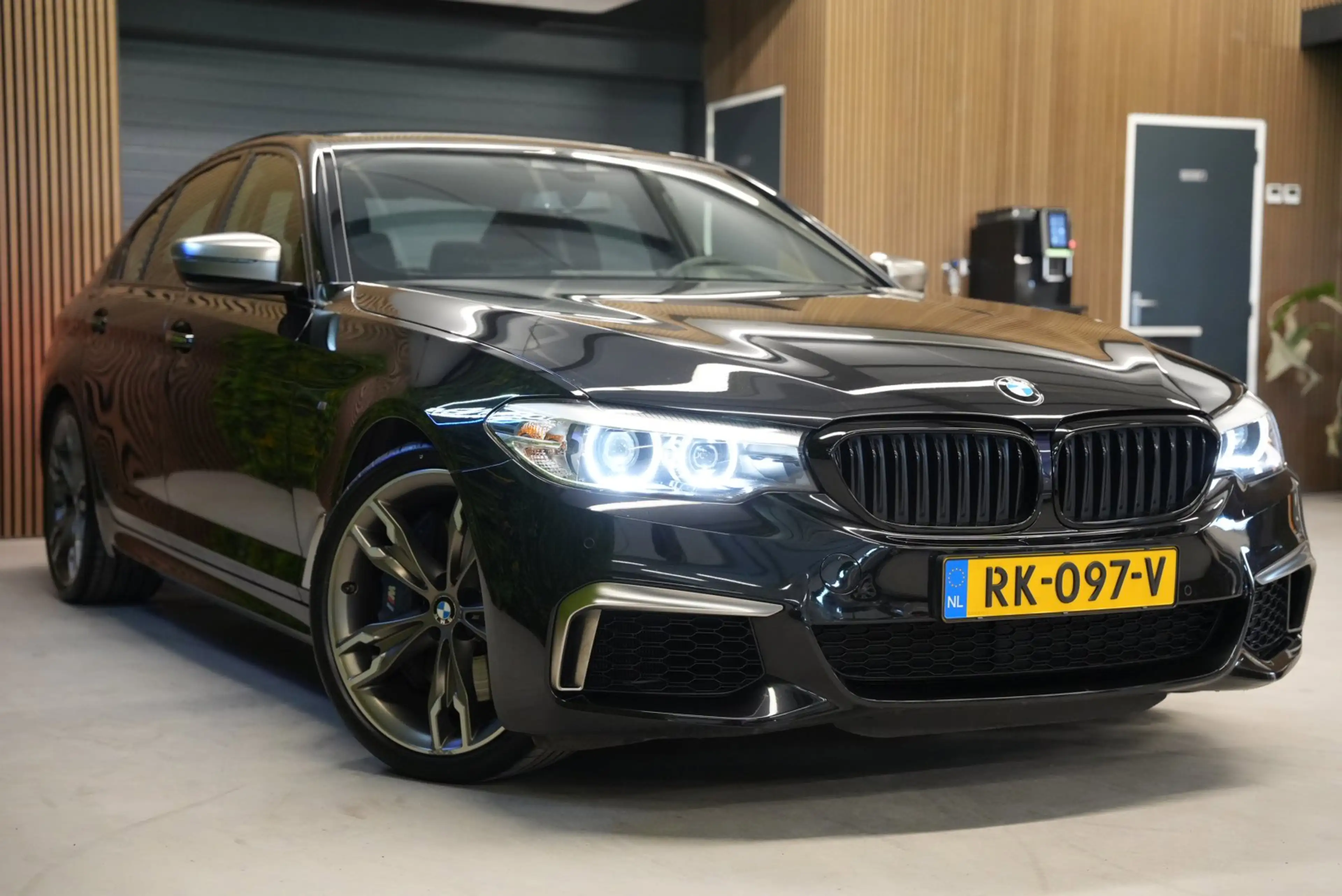 BMW M550 5-serie M550d xDrive M-Sport / HUD / Memory / PDC — photo 5