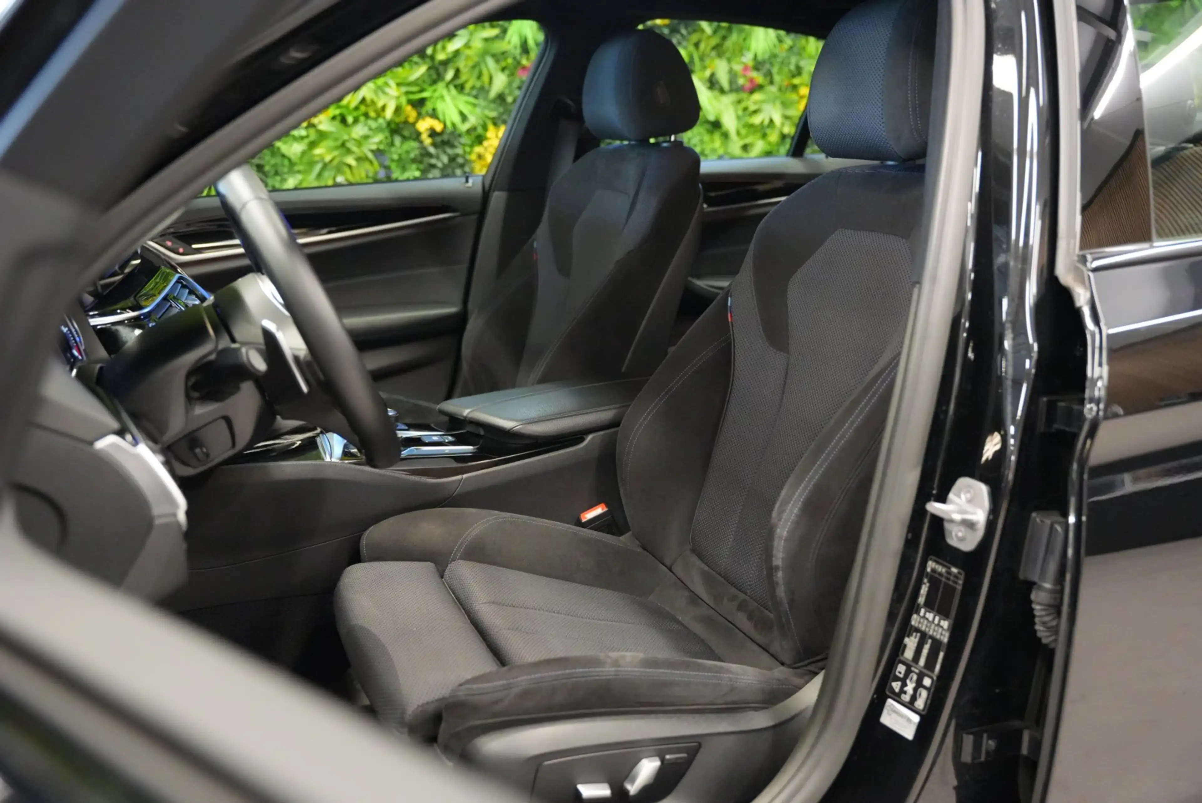 BMW M550 5-serie M550d xDrive M-Sport / HUD / Memory / PDC — photo 7