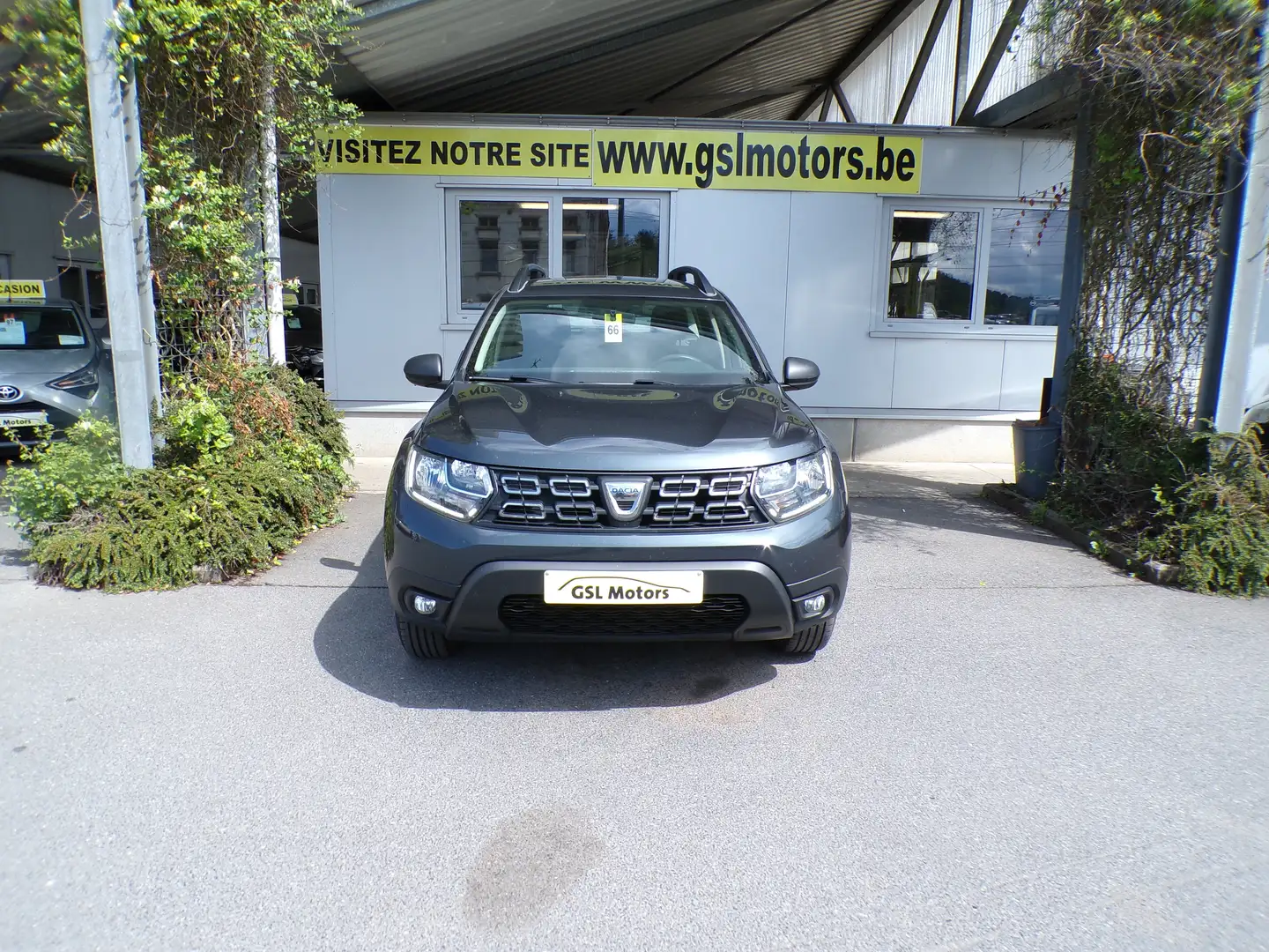 Dacia Duster 1.6 SCe 115cv gris 08/19 Airco Cruise Bluetooth Argent - 2