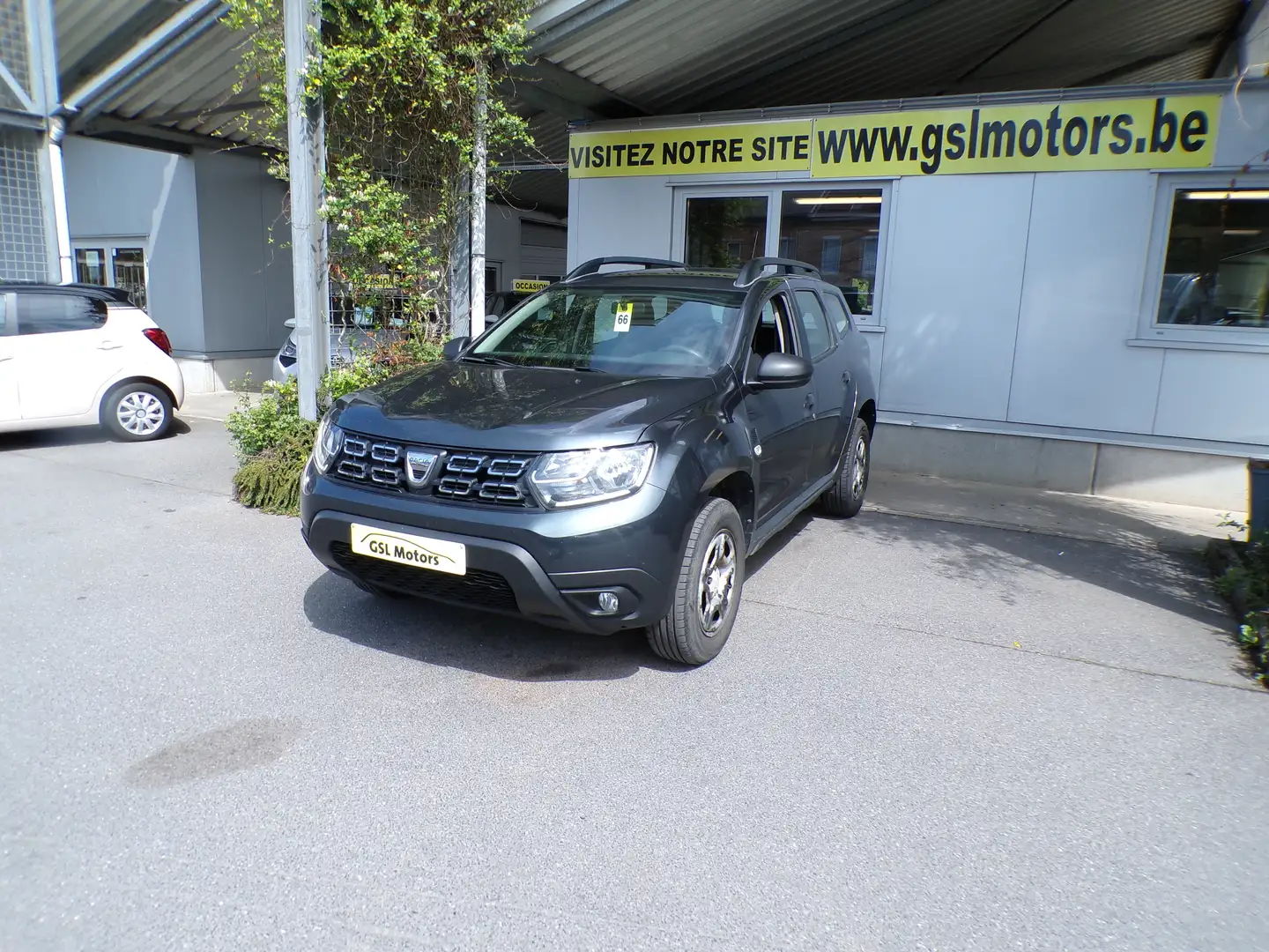 Dacia Duster 1.6 SCe 115cv gris 08/19 Airco Cruise Bluetooth Argent - 1
