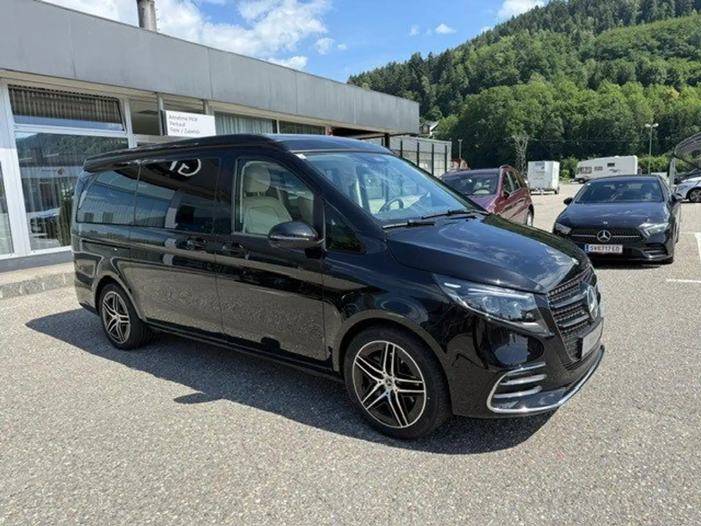 Mercedes-Benz Marco Polo 300 d 4MATIC AMG (447.813) Schwarz - 2