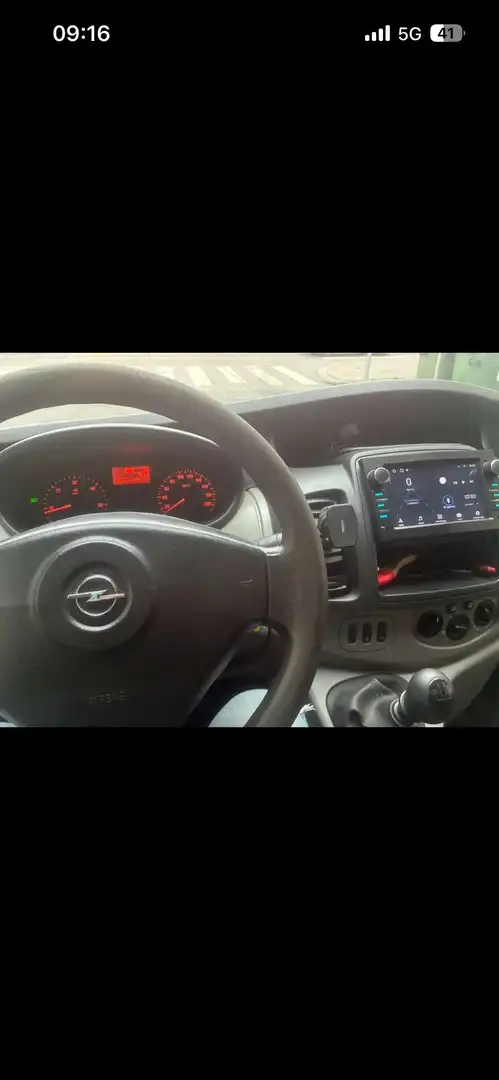 Opel Vivaro Weiß - 2