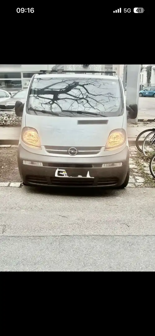 Opel Vivaro Weiß - 1